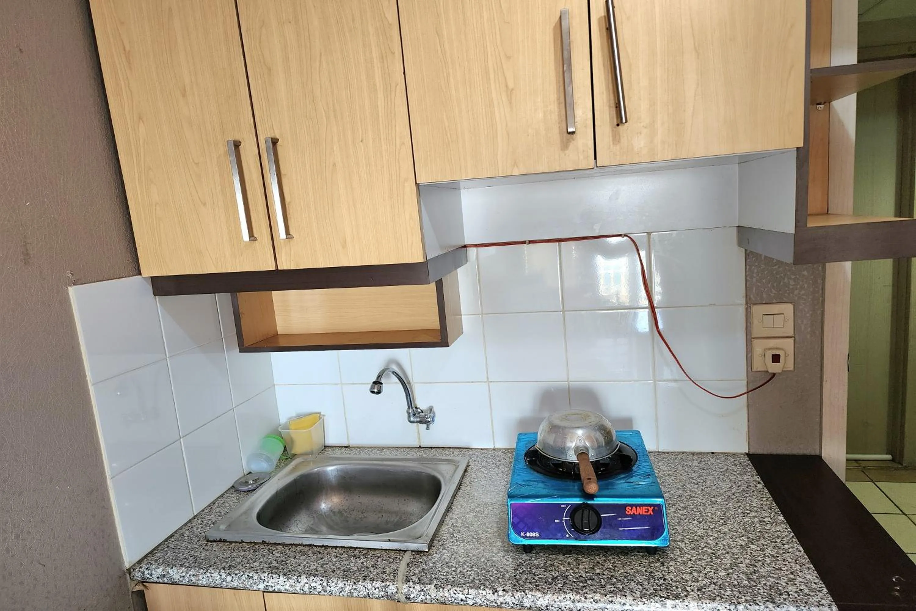 Kitchen or kitchenette in Queen Room 2 @ Grand Center Point Apartment