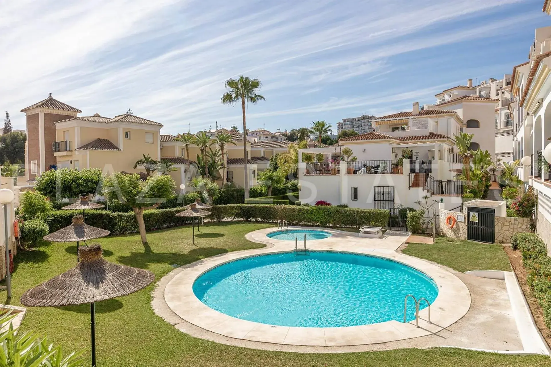 Bonito piso a 300m de la playa Nerja Bonito piso a 300m de la playa Nerja