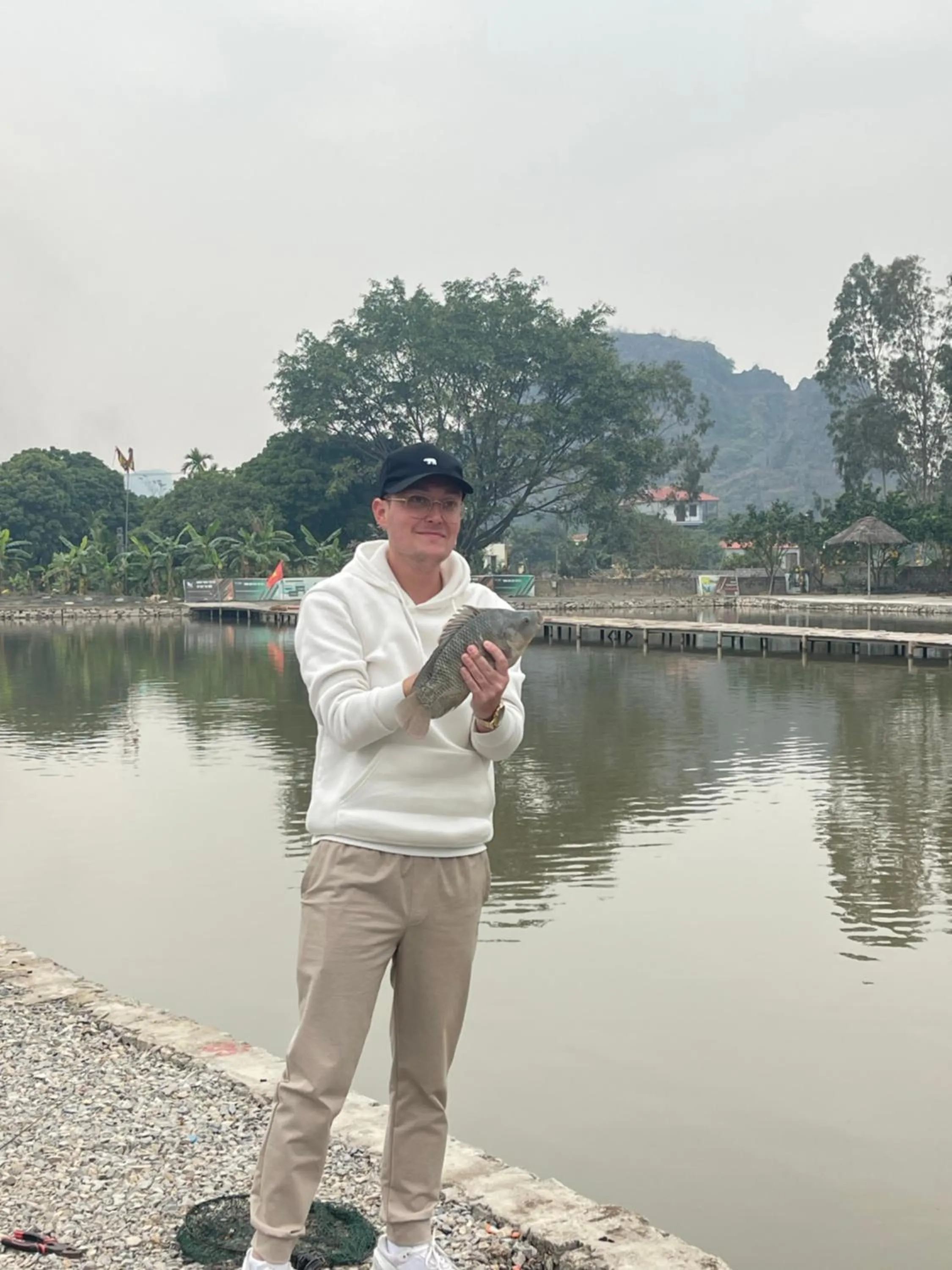 group of guests in Tam Coc Cat Luong Homestay
