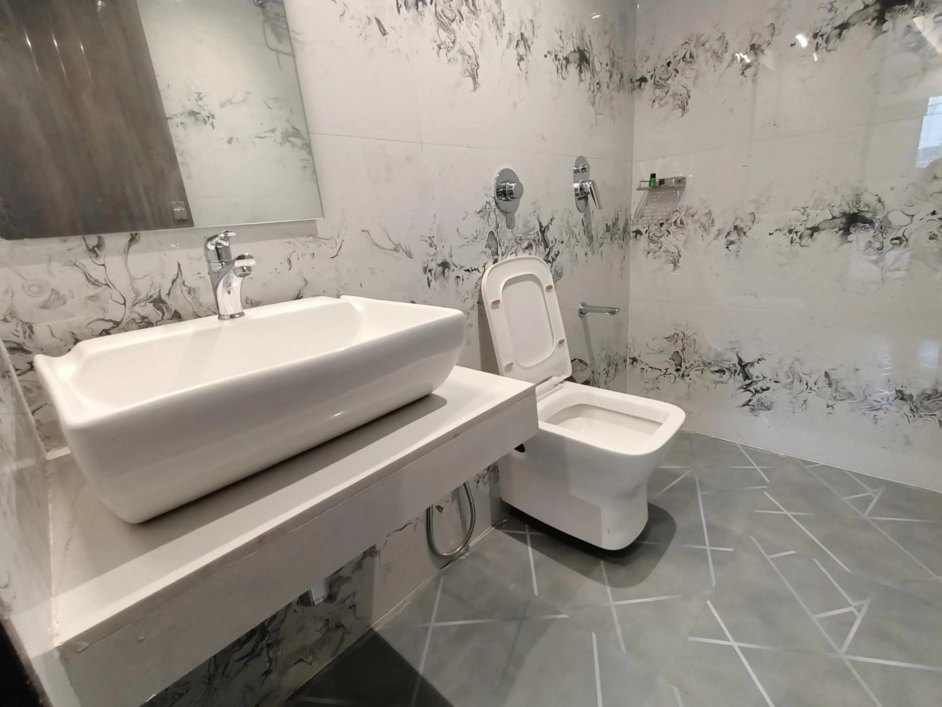 Shower in Hotel Classio Andheri - Near DN Nagar Metro Station