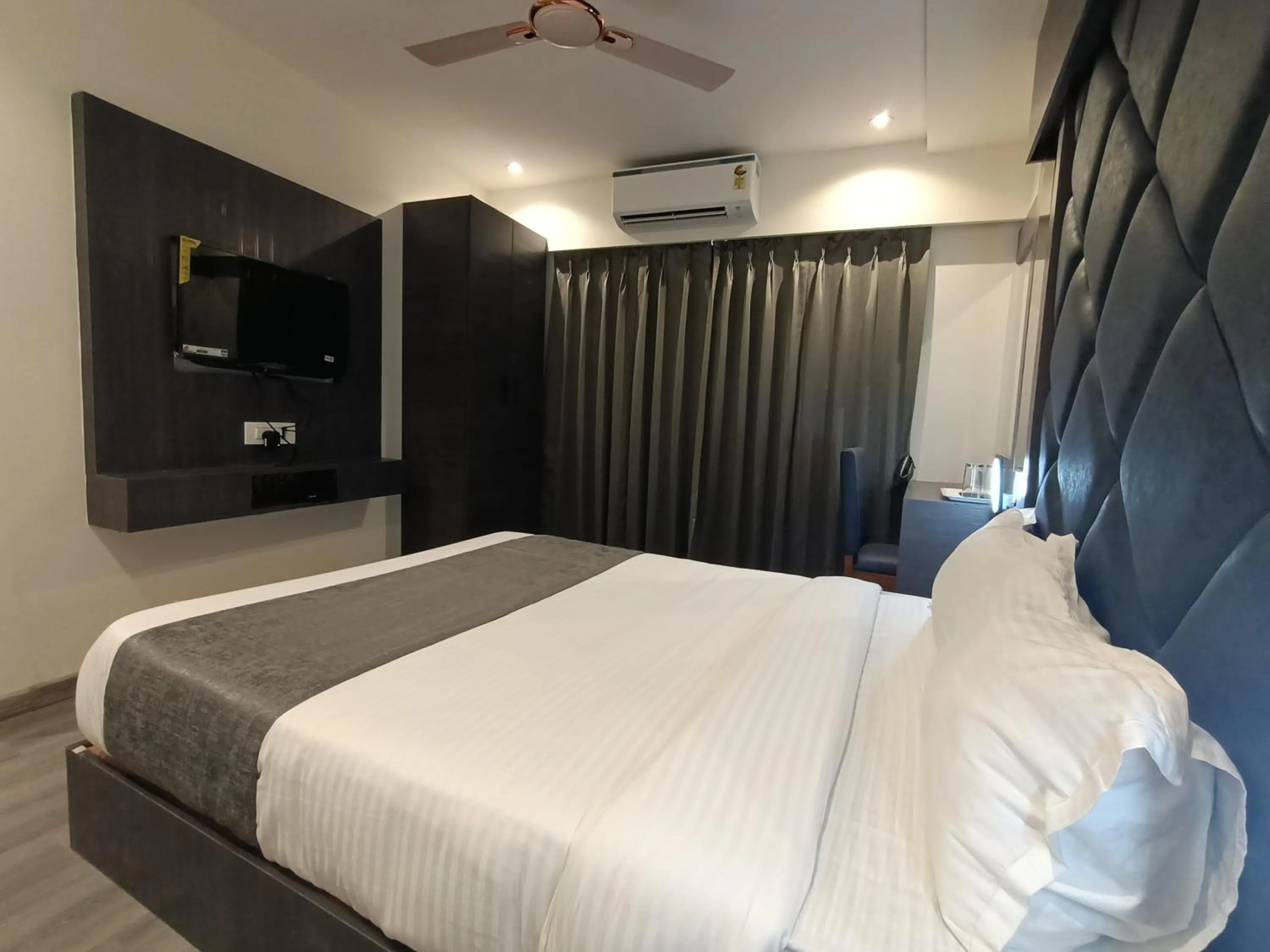 Bed in Hotel Classio Andheri - Near DN Nagar Metro Station
