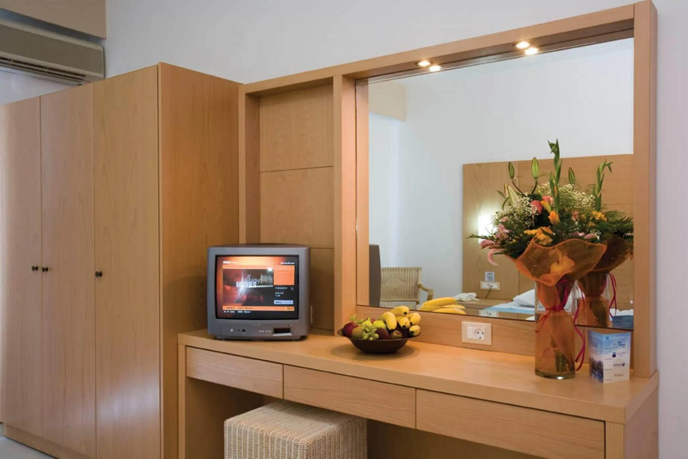 TV and multimedia in Pefki Islands