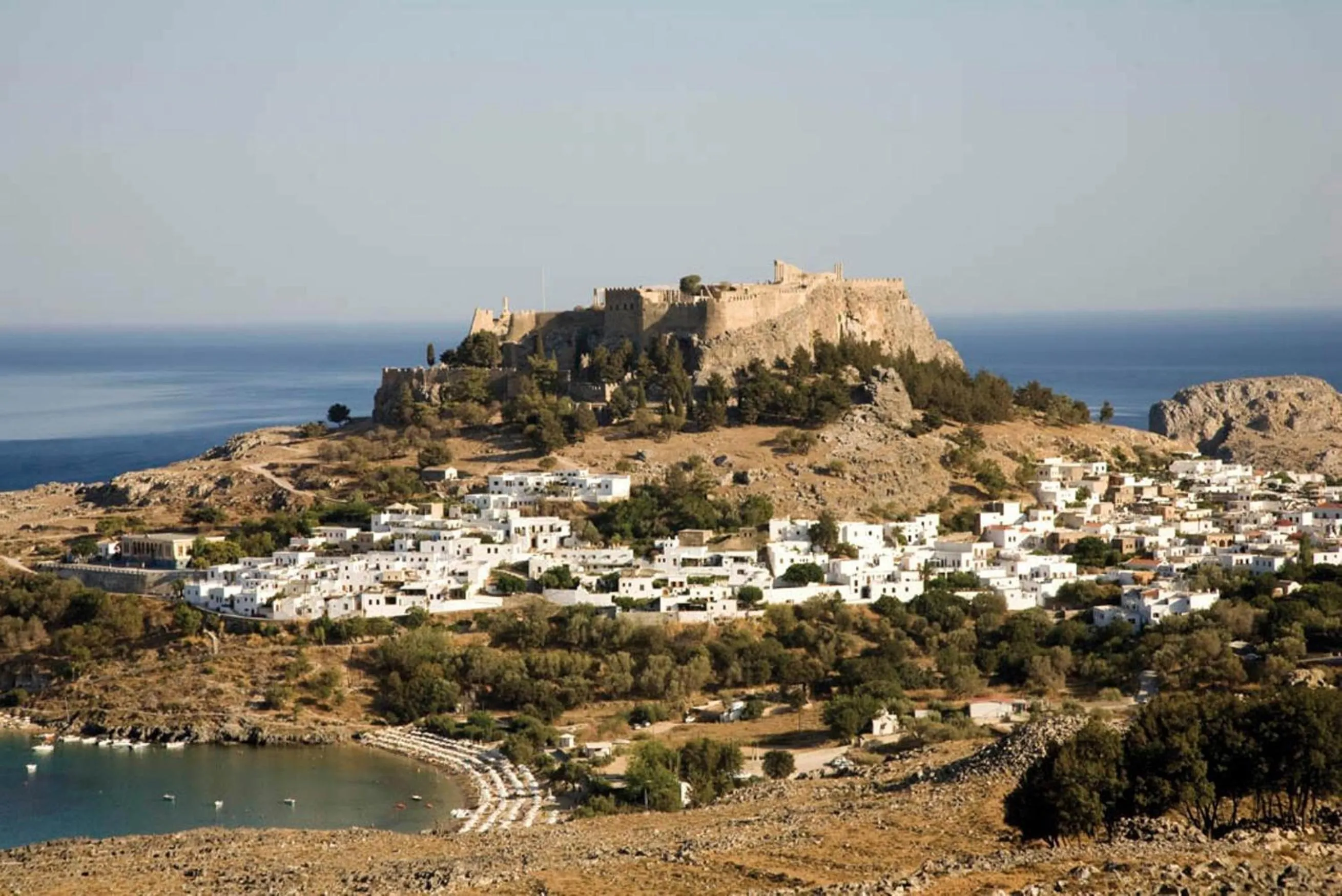 Area and facilities in Pefki Islands