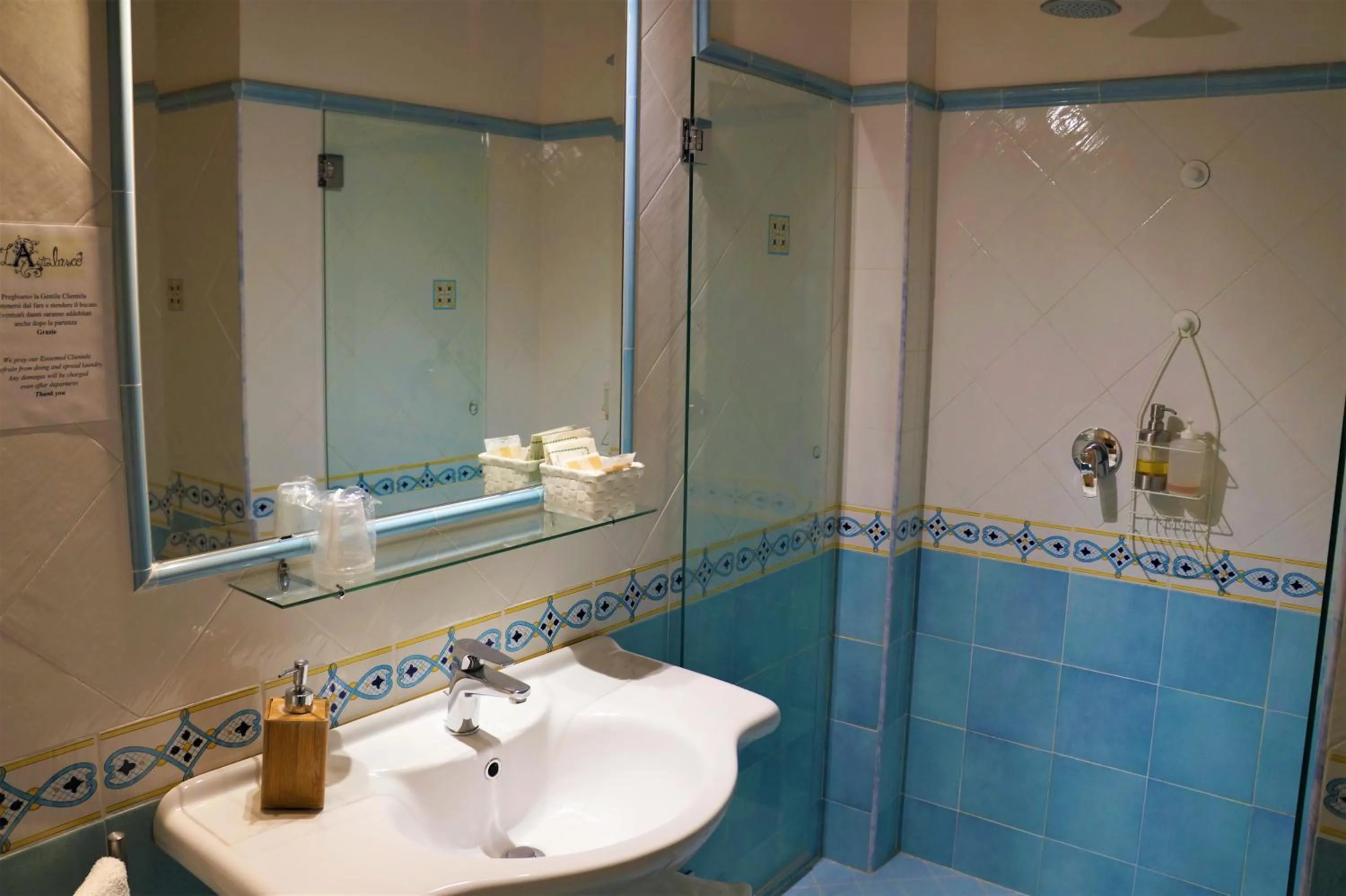 Bathroom in L'Arabesco B&B