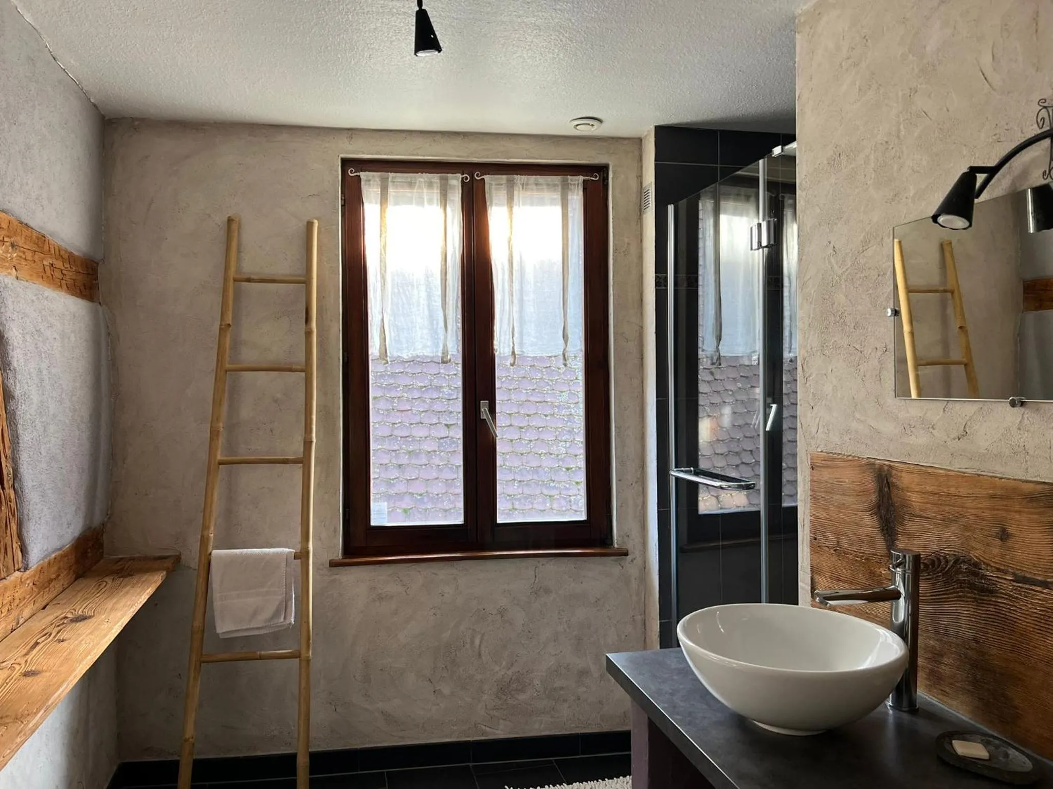 Shower in Les Authentics - La Maison d'Amélie