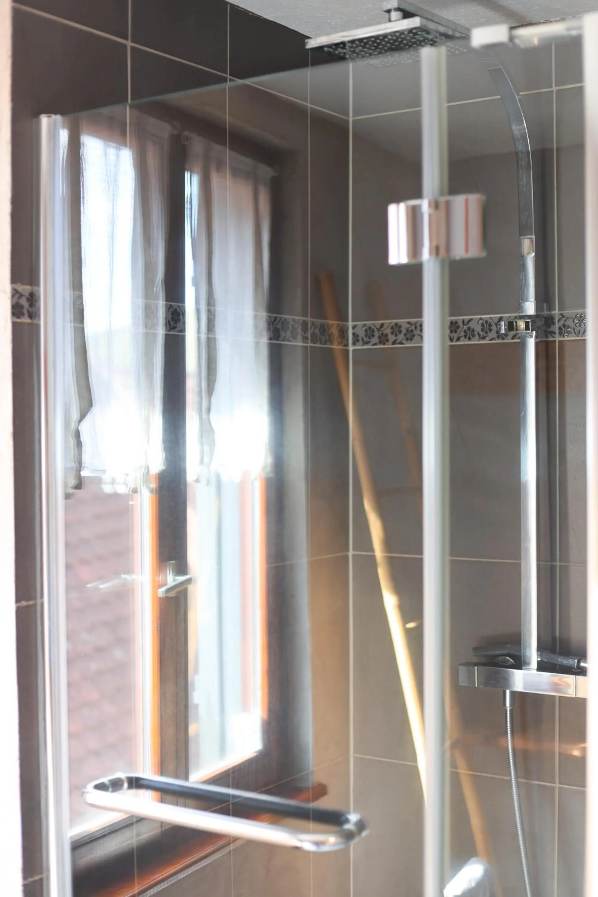 Shower in Les Authentics - La Maison d'Amélie