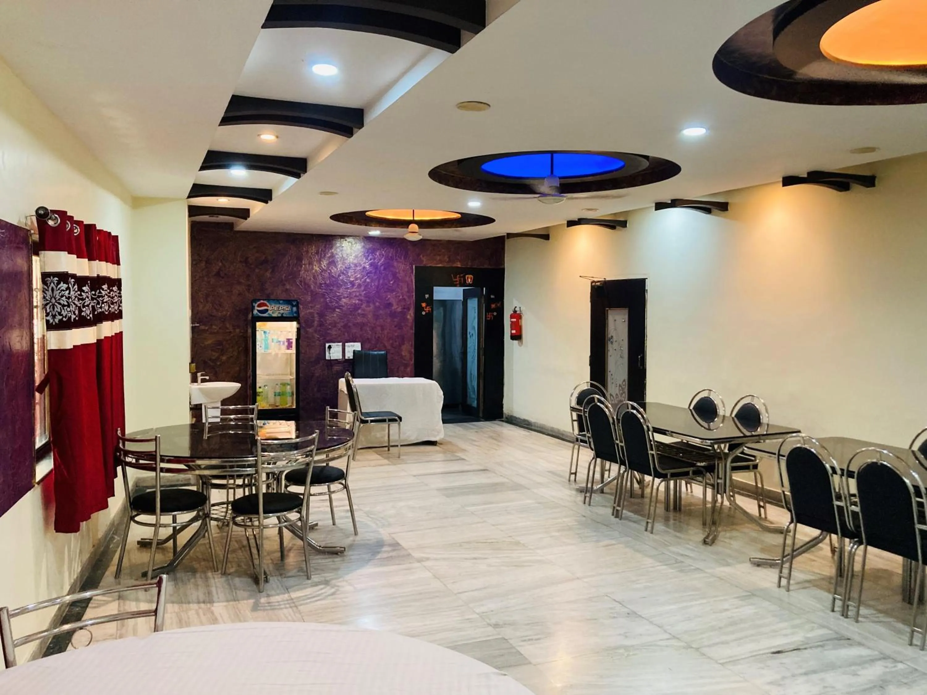 Restaurant/places to eat in Hotel Jagdish