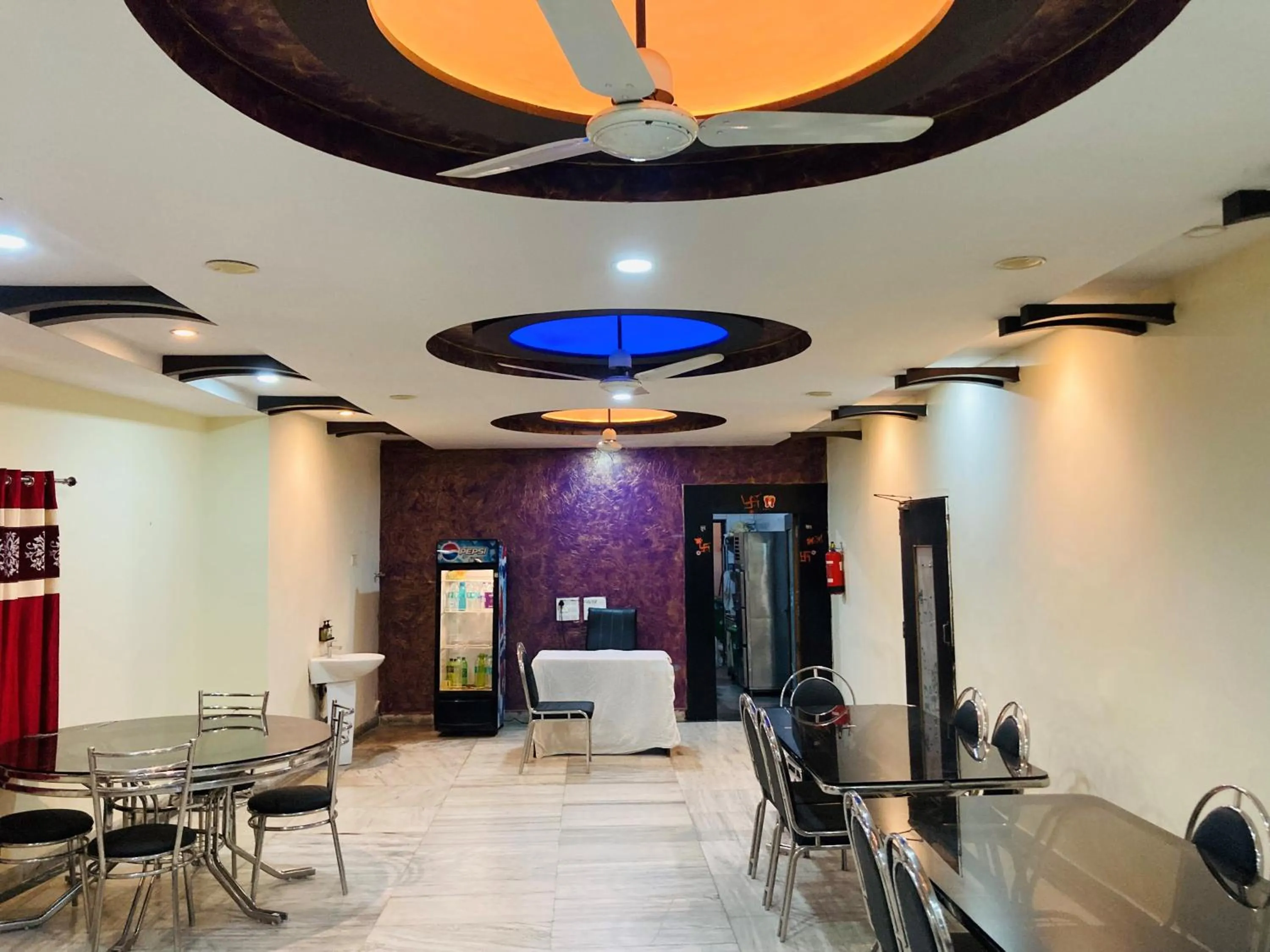 Restaurant/places to eat in Hotel Jagdish