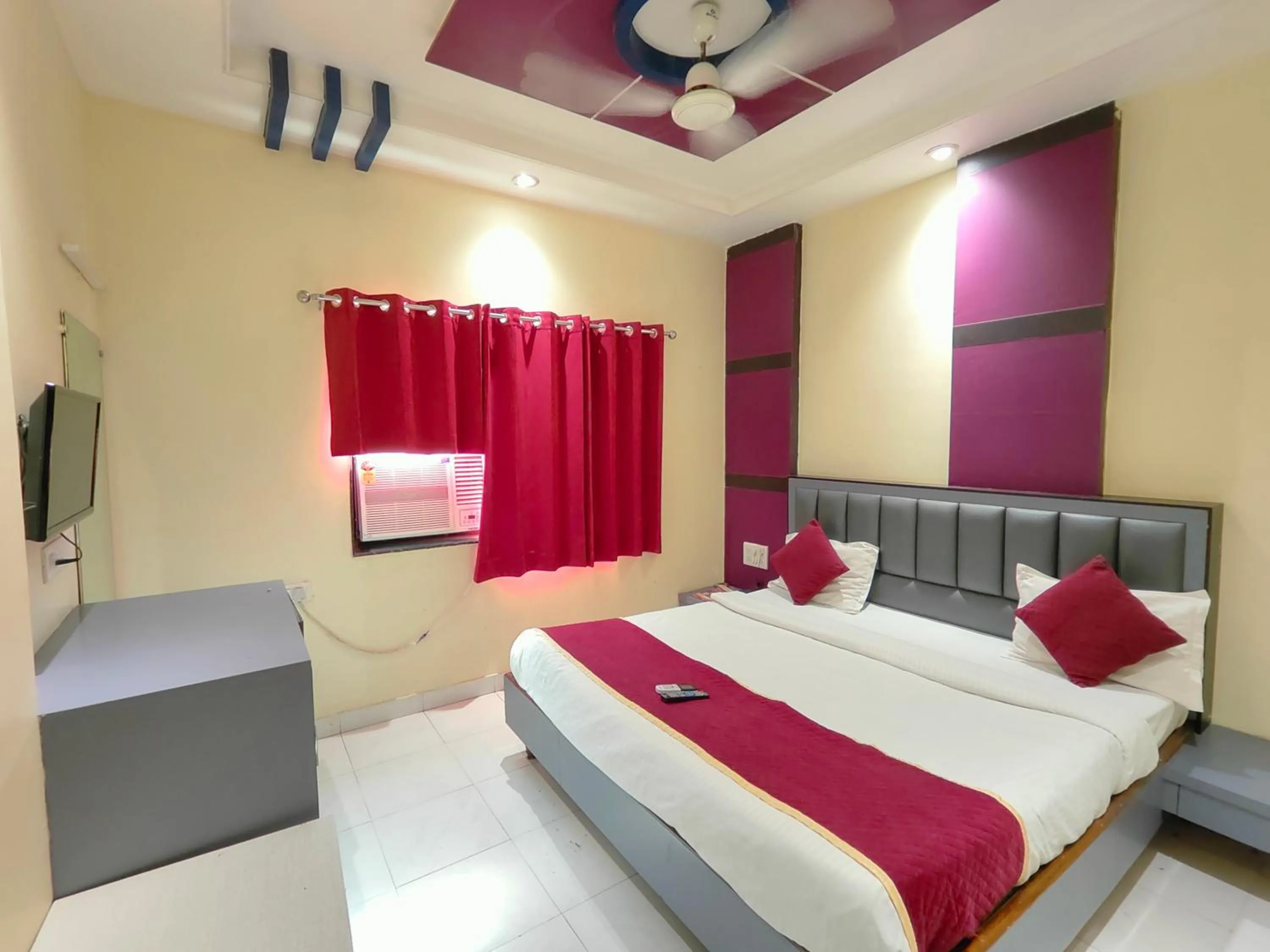 Bedroom, Bed in Hotel Jagdish