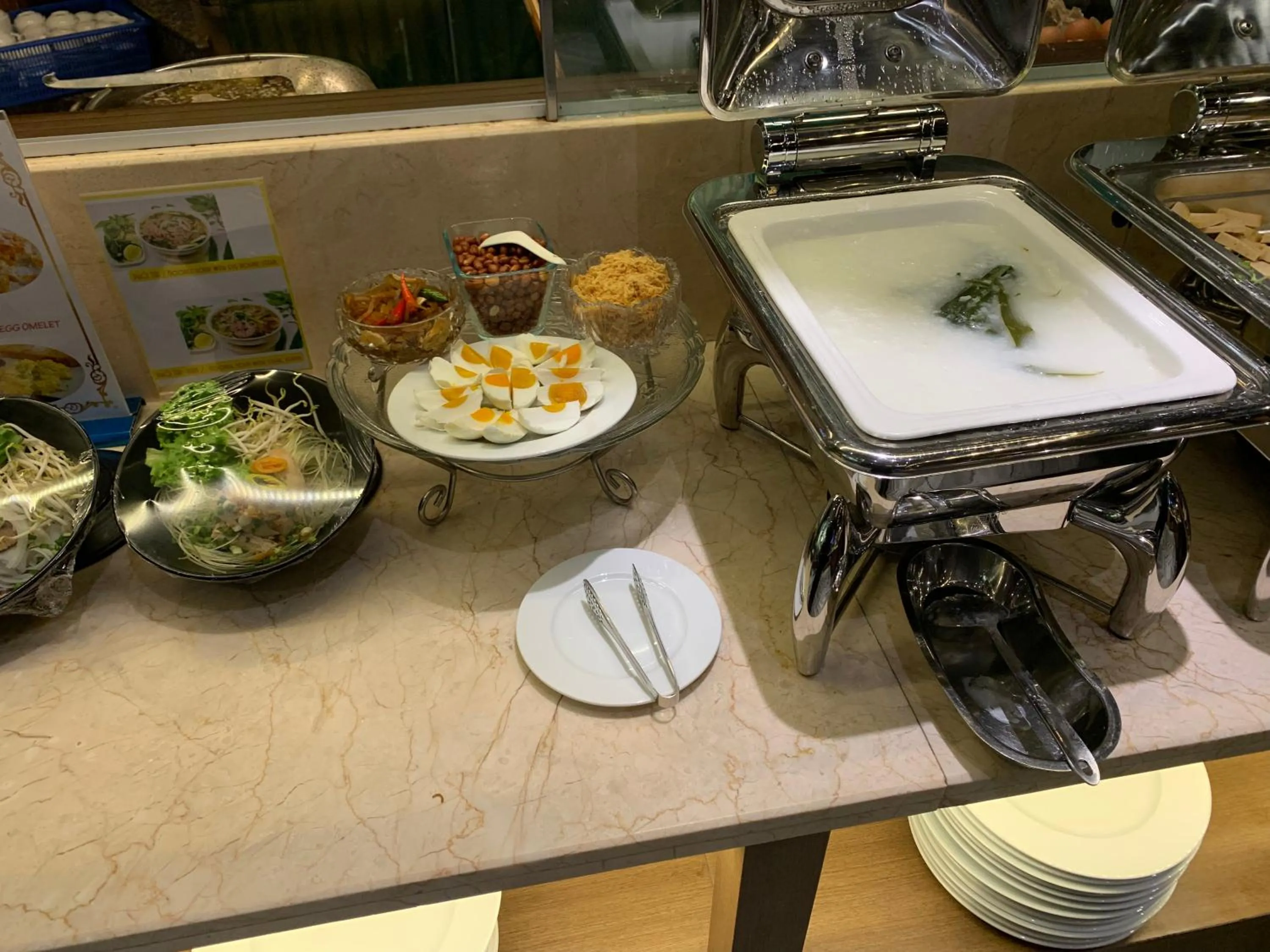 Food and drinks in Sunflower Luxury Hotel