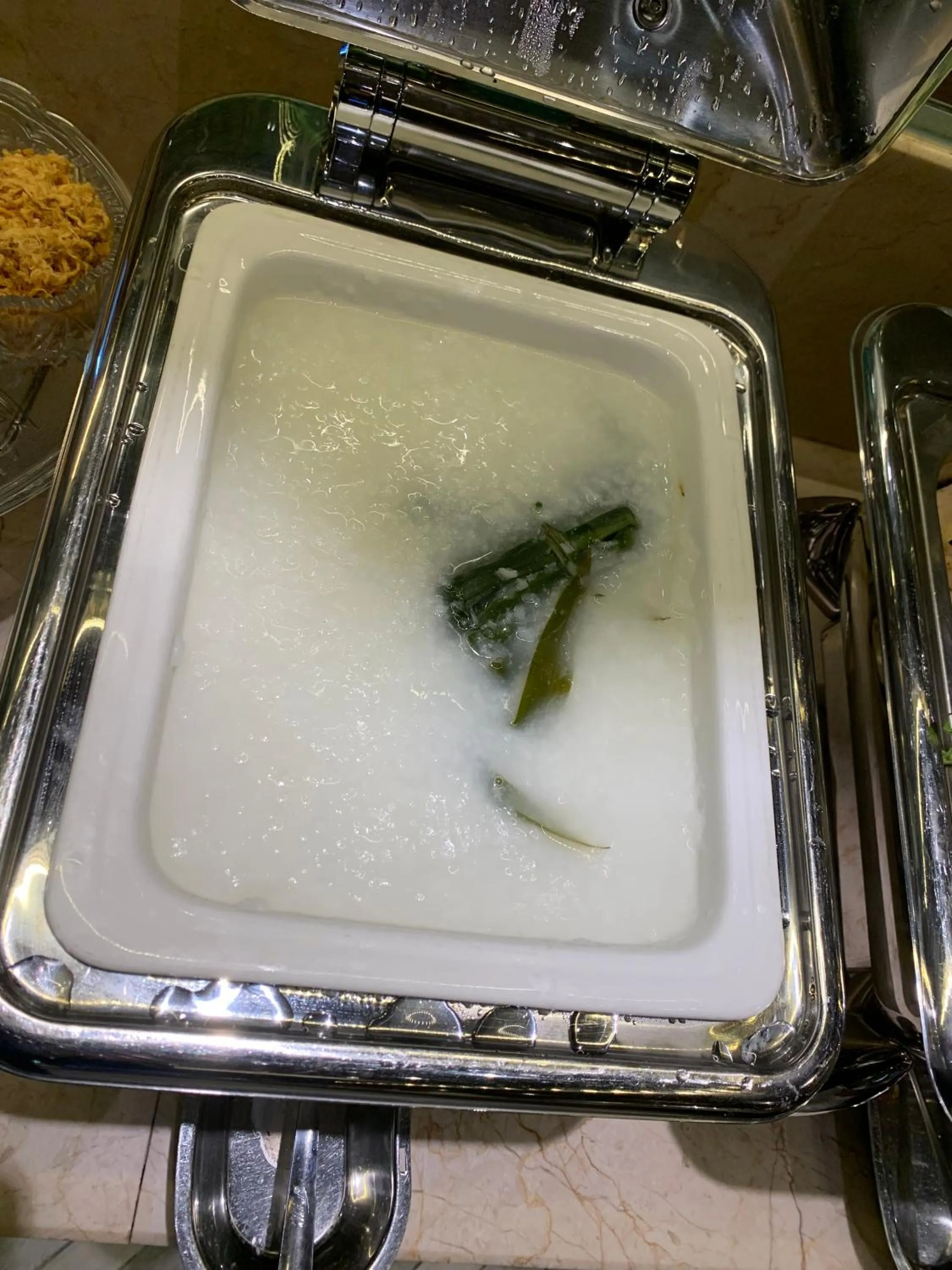 Food and drinks in Sunflower Luxury Hotel