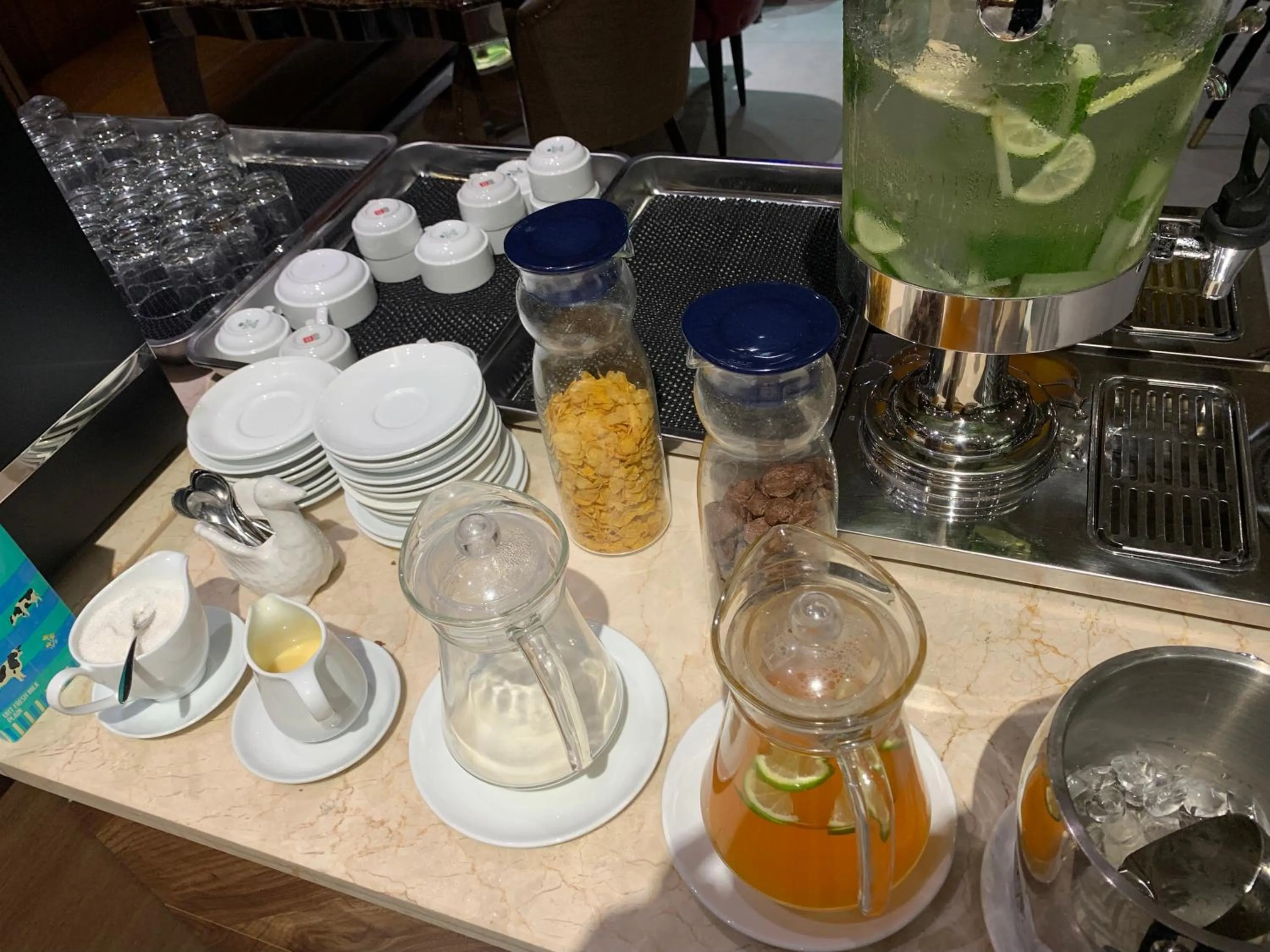 Food and drinks in Sunflower Luxury Hotel