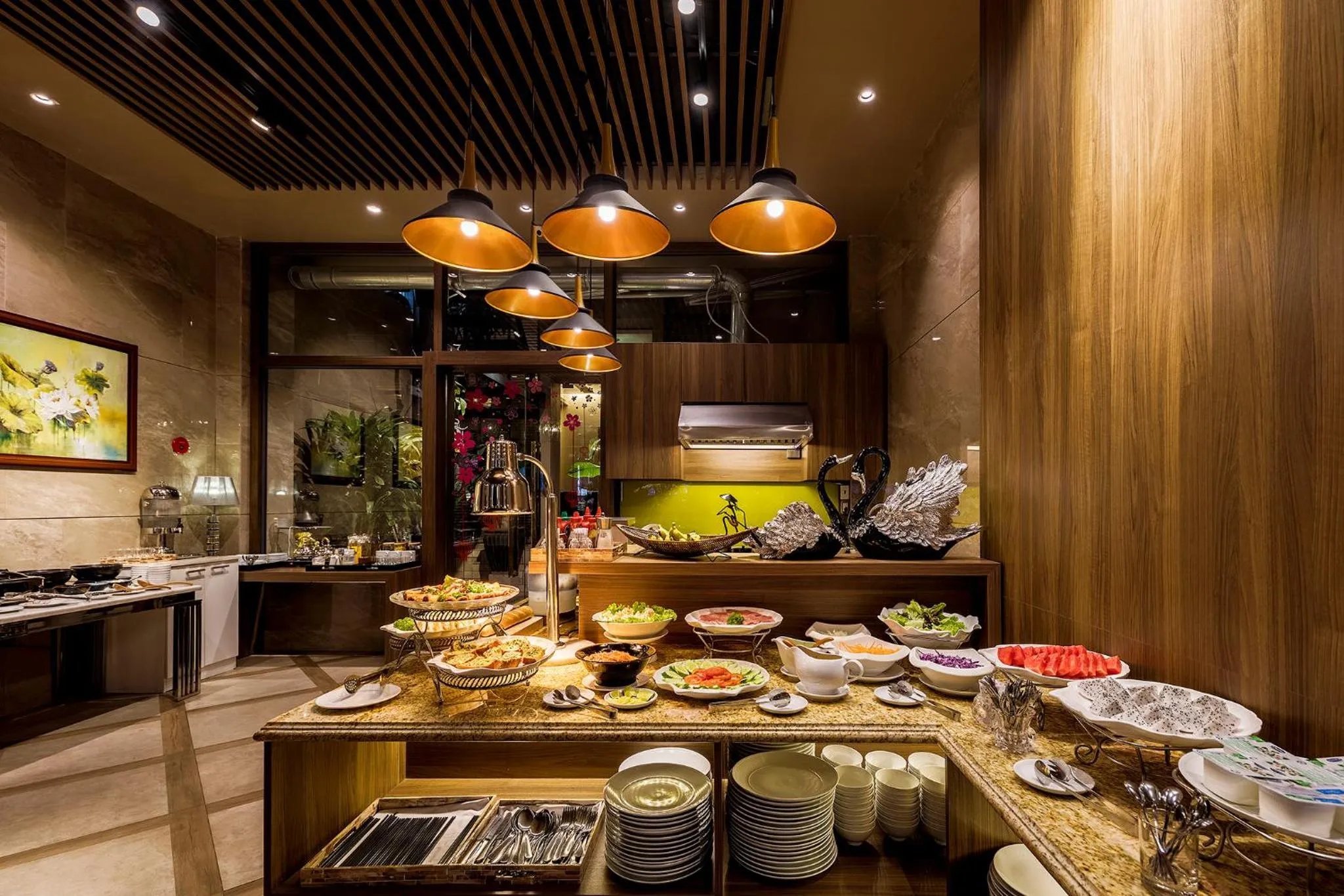 Restaurant/places to eat in Sunflower Luxury Hotel