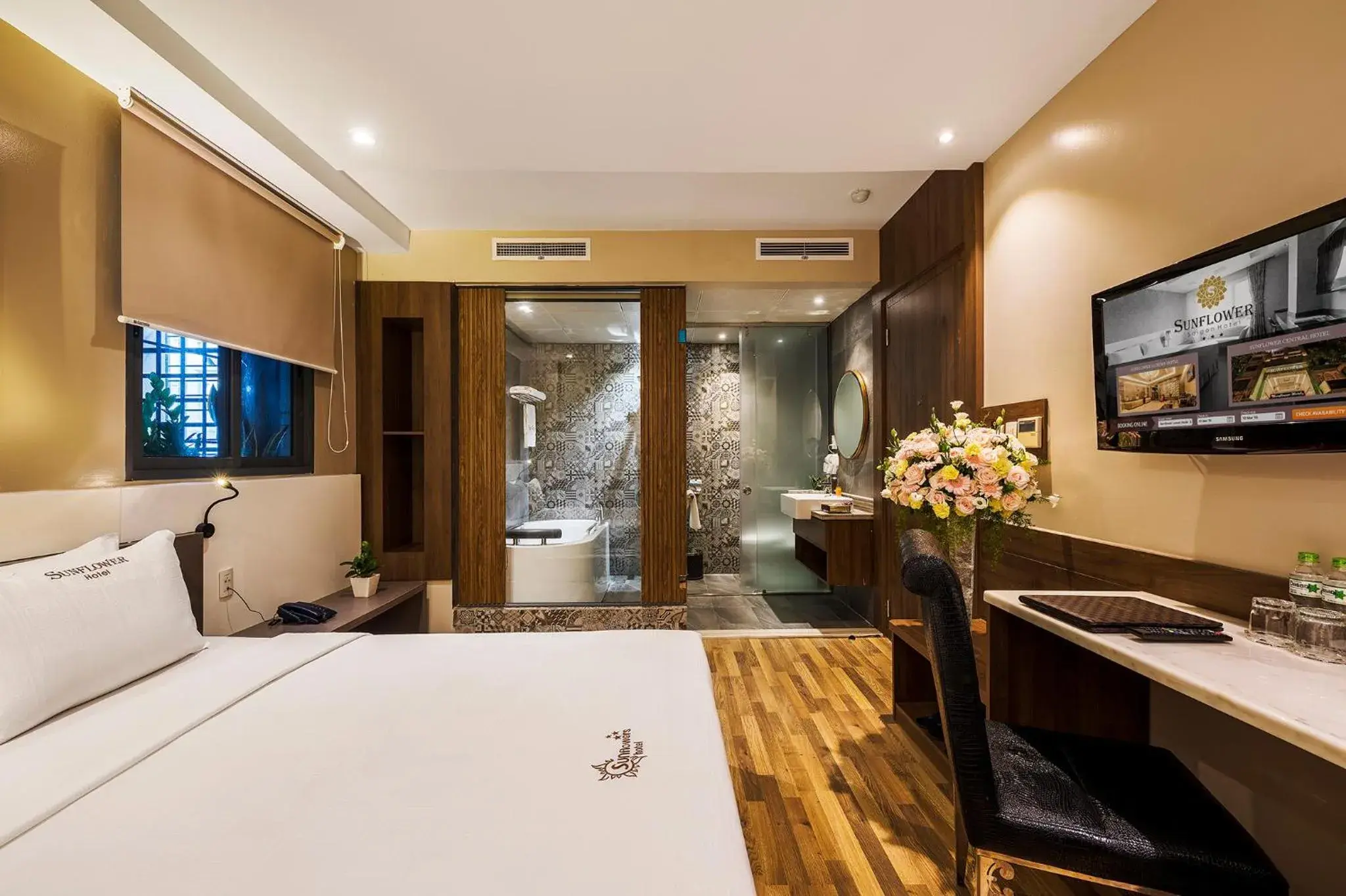 Deluxe Double Room with Bath in Sunflower Luxury Hotel Deluxe Double Room with Bath in Sunflower Luxury Hotel