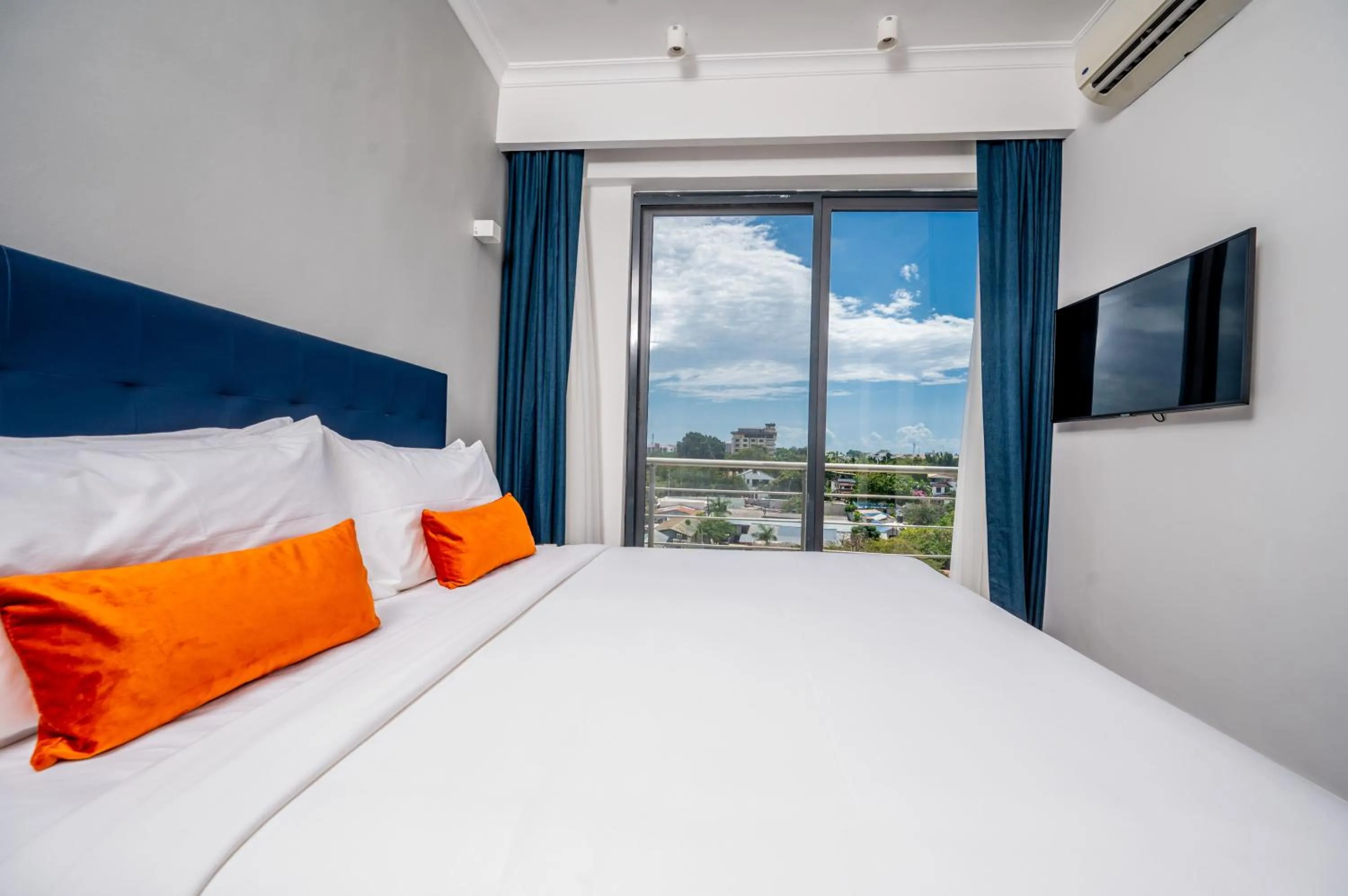 Bedroom, Bed in Urban by CityBlue Hotel, Dar es Salaam