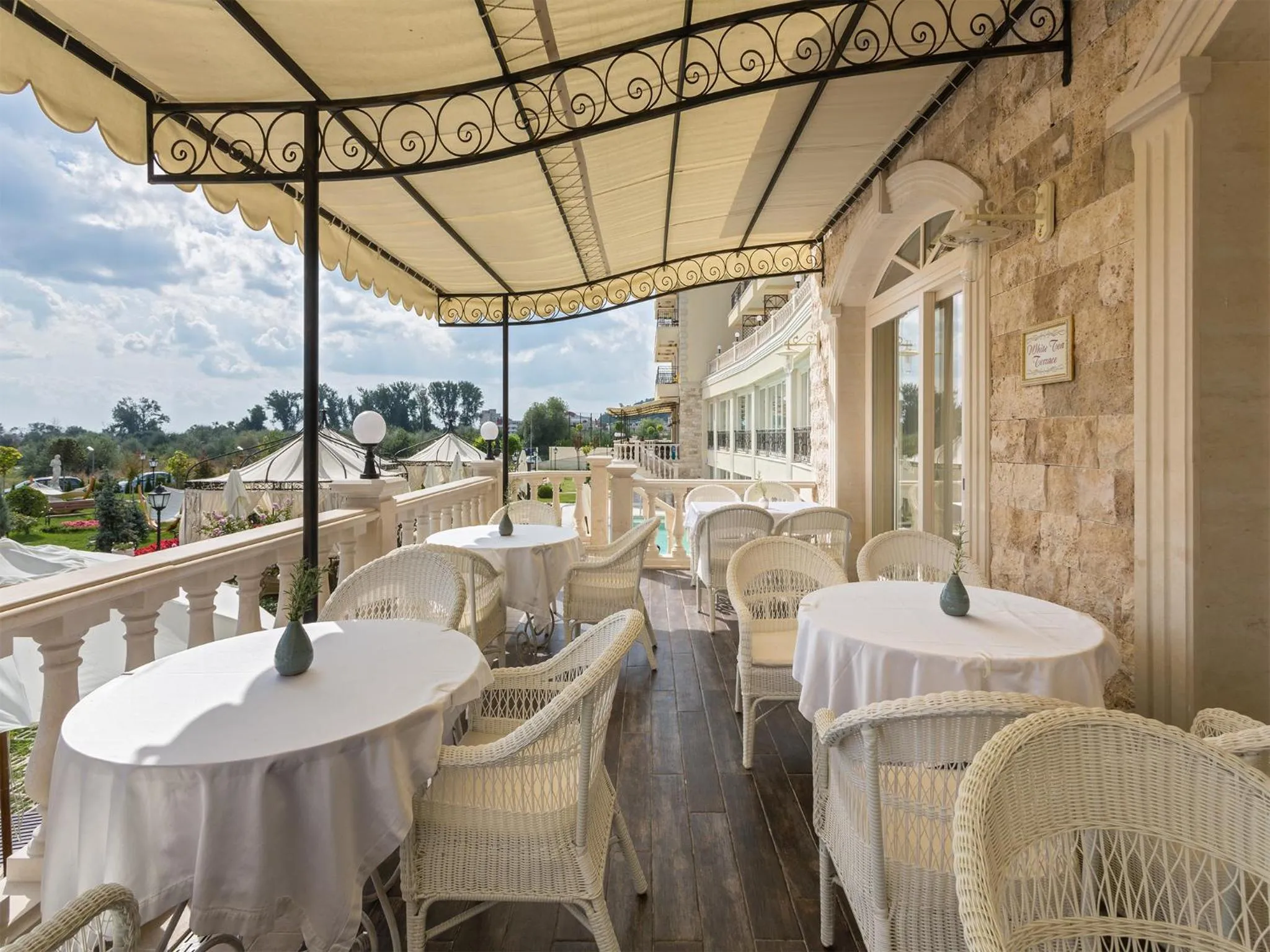 Restaurant/places to eat in Therma Palace - SPA Mineral Pool & All inclusive & Free Parking