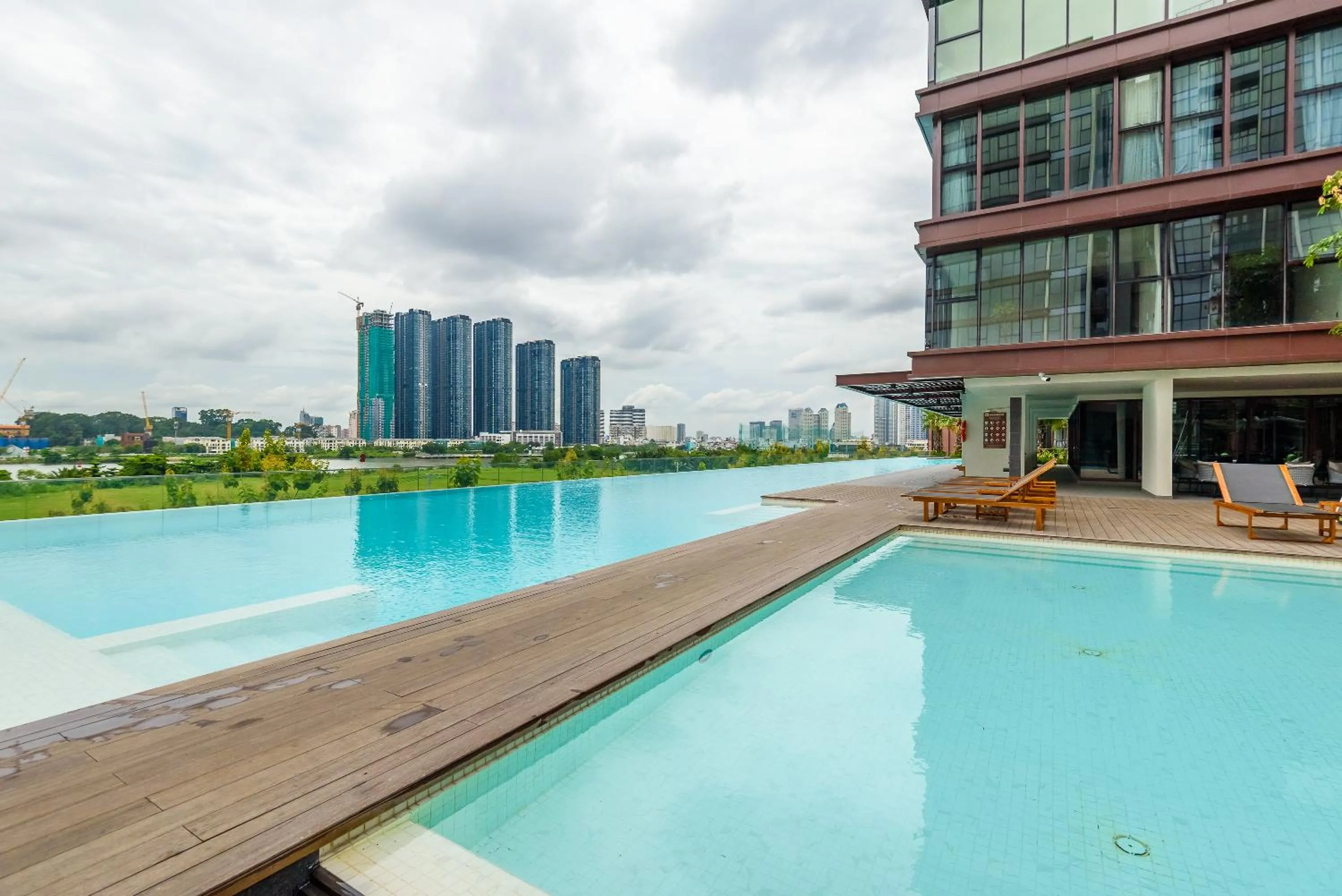 Swimming pool in Metropole Thu Thiem Condo Apartment