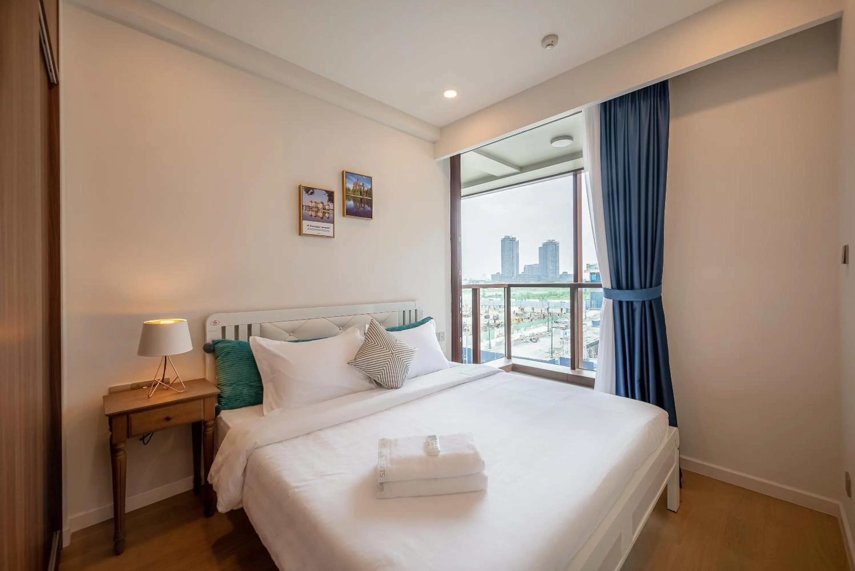 Bedroom, Bed in Metropole Thu Thiem Condo Apartment