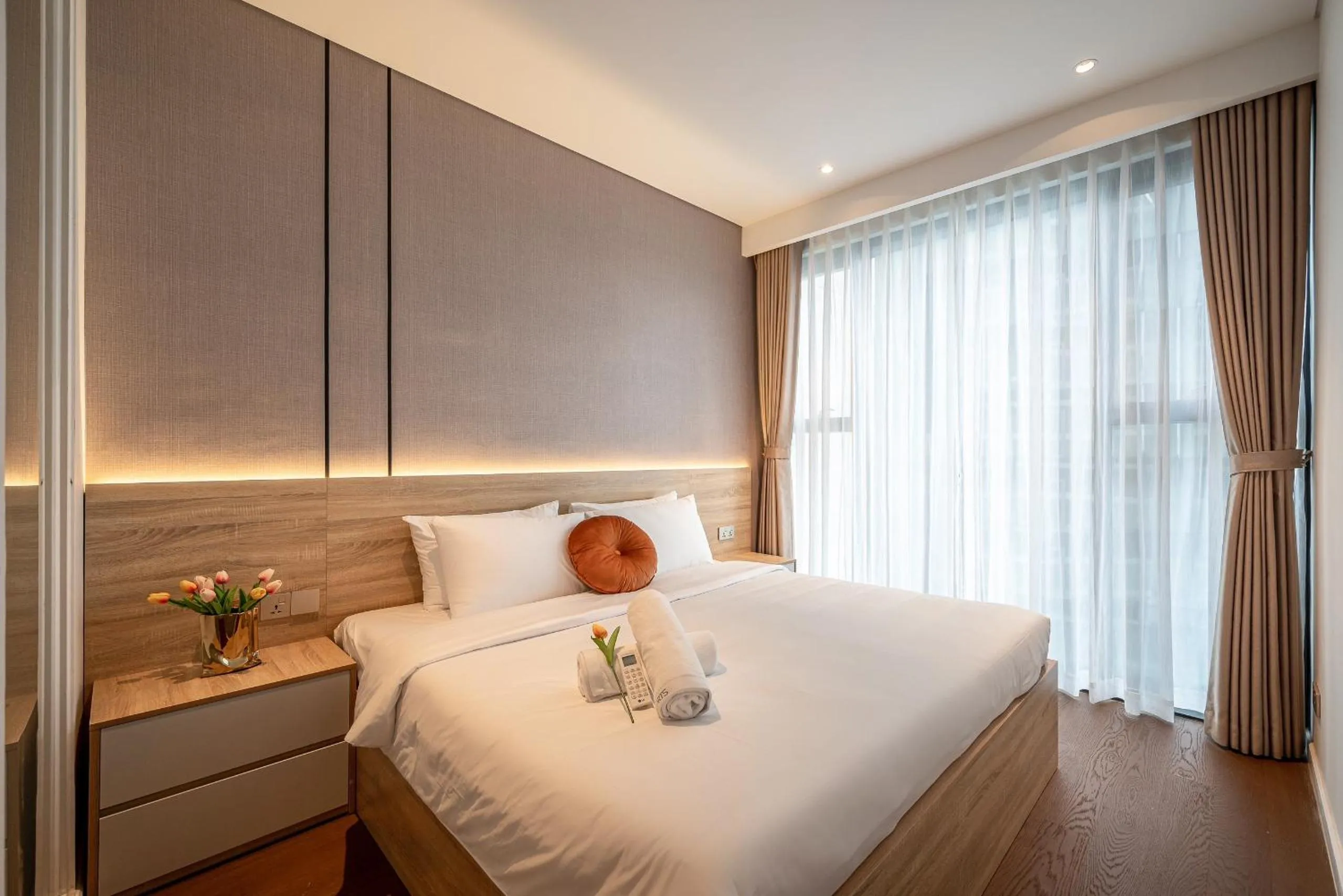 Bedroom, Bed in Metropole Thu Thiem Condo Apartment