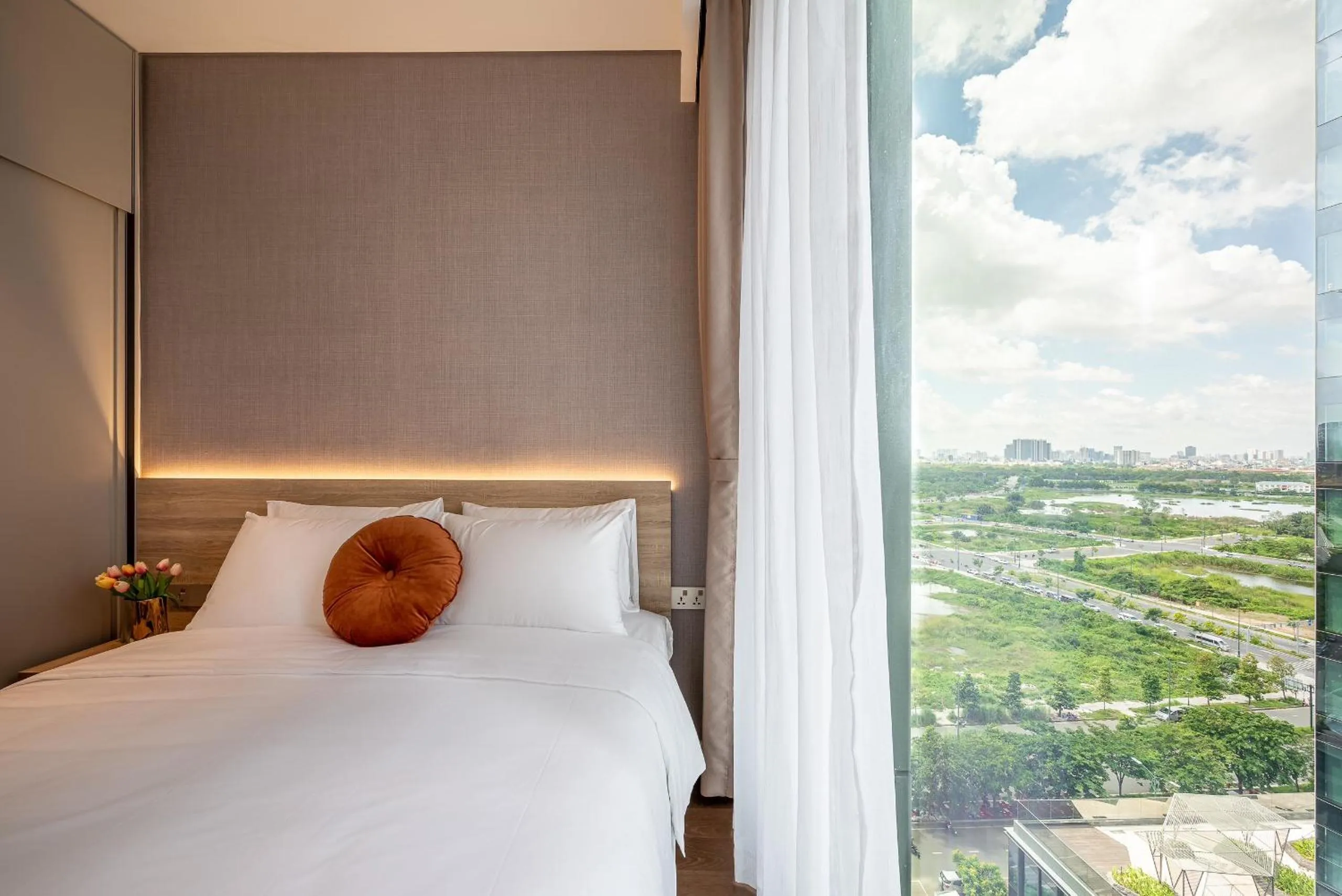 Bedroom, Bed in Metropole Thu Thiem Condo Apartment