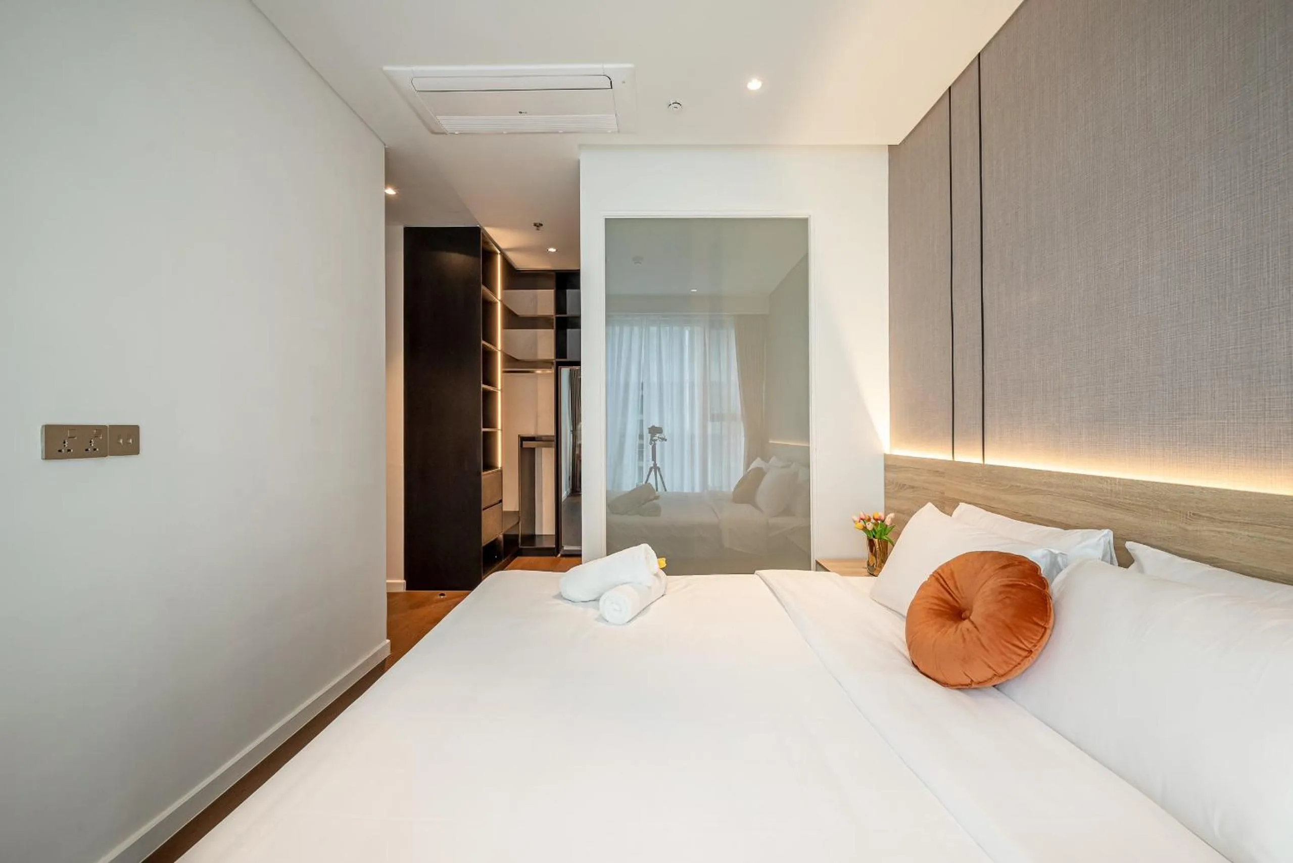 Bedroom, Bed in Metropole Thu Thiem Condo Apartment