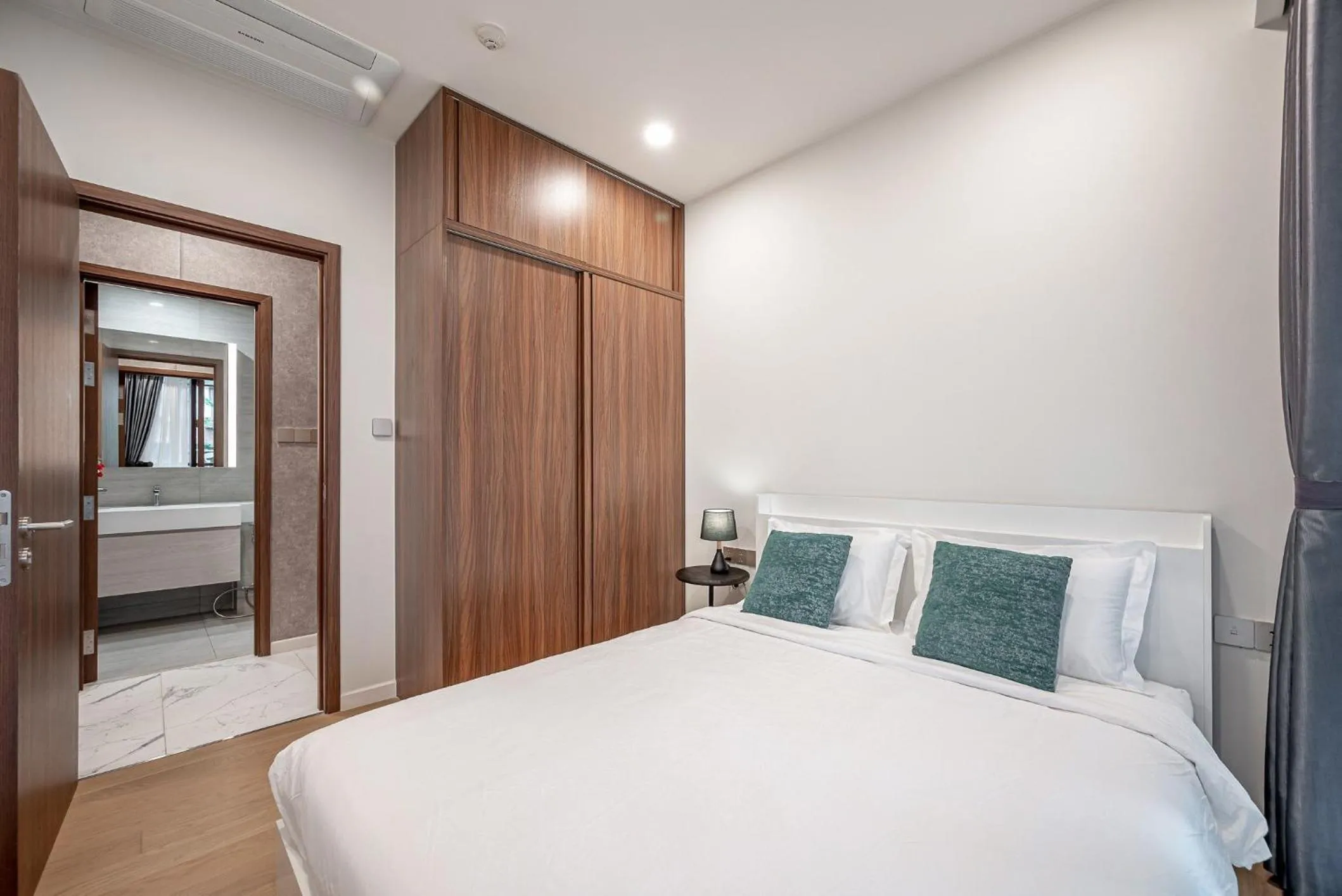 Bedroom, Bed in Metropole Thu Thiem Condo Apartment