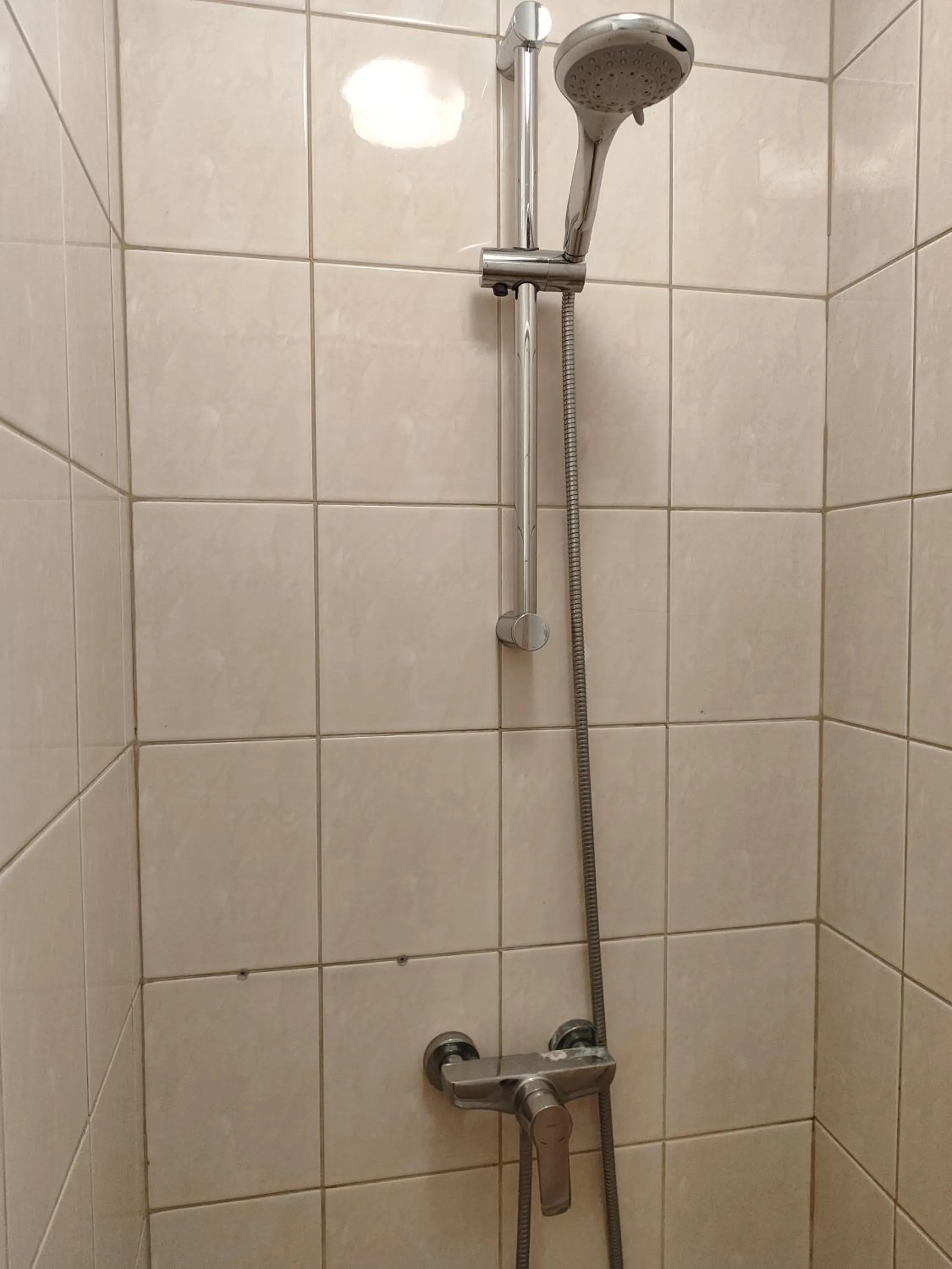 Shower in Pokój 315 dla dwóch osób z prywatną łazienką - Piotrkowska 262-264