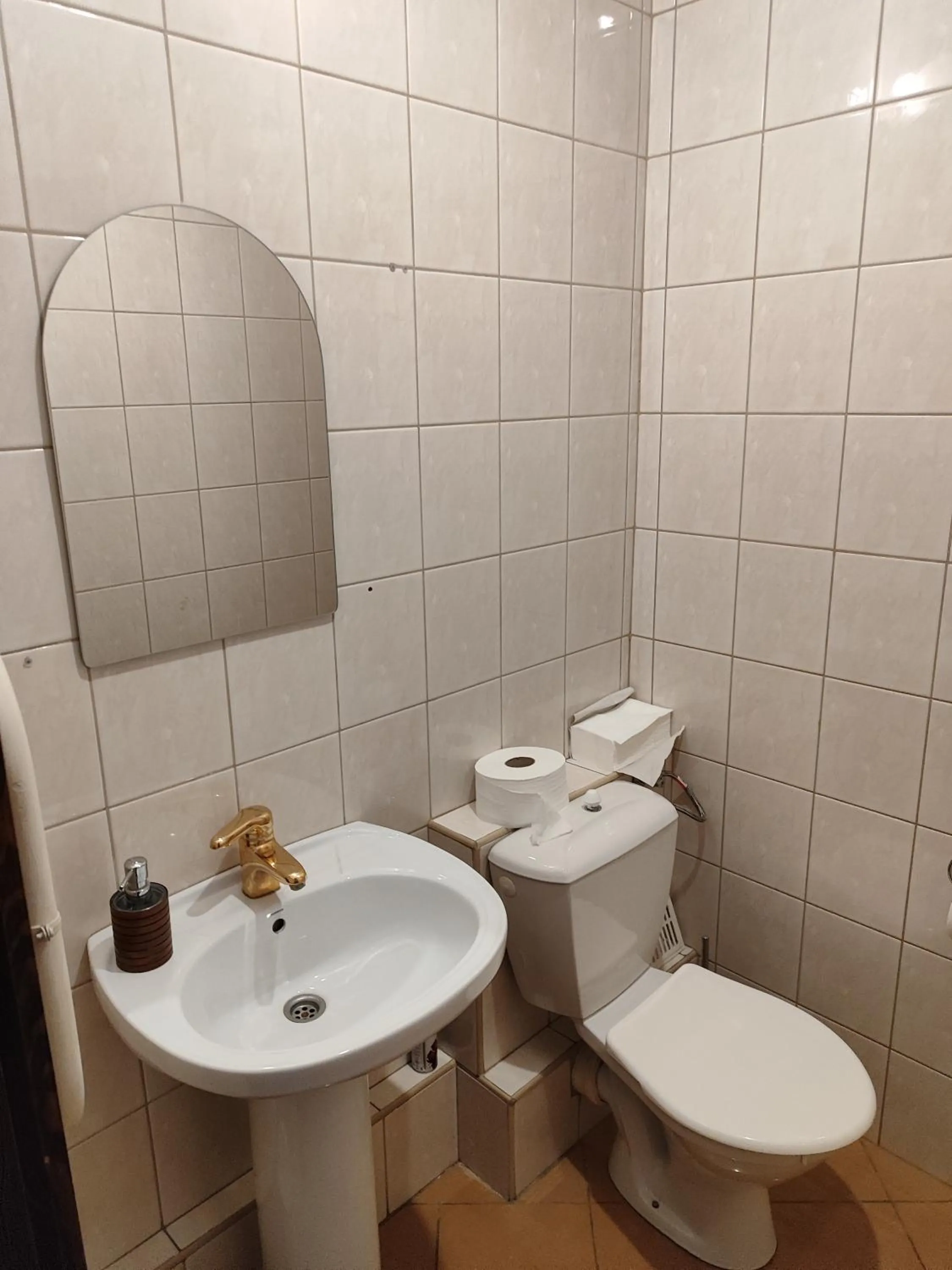 Toilet in Pokój 315 dla dwóch osób z prywatną łazienką - Piotrkowska 262-264