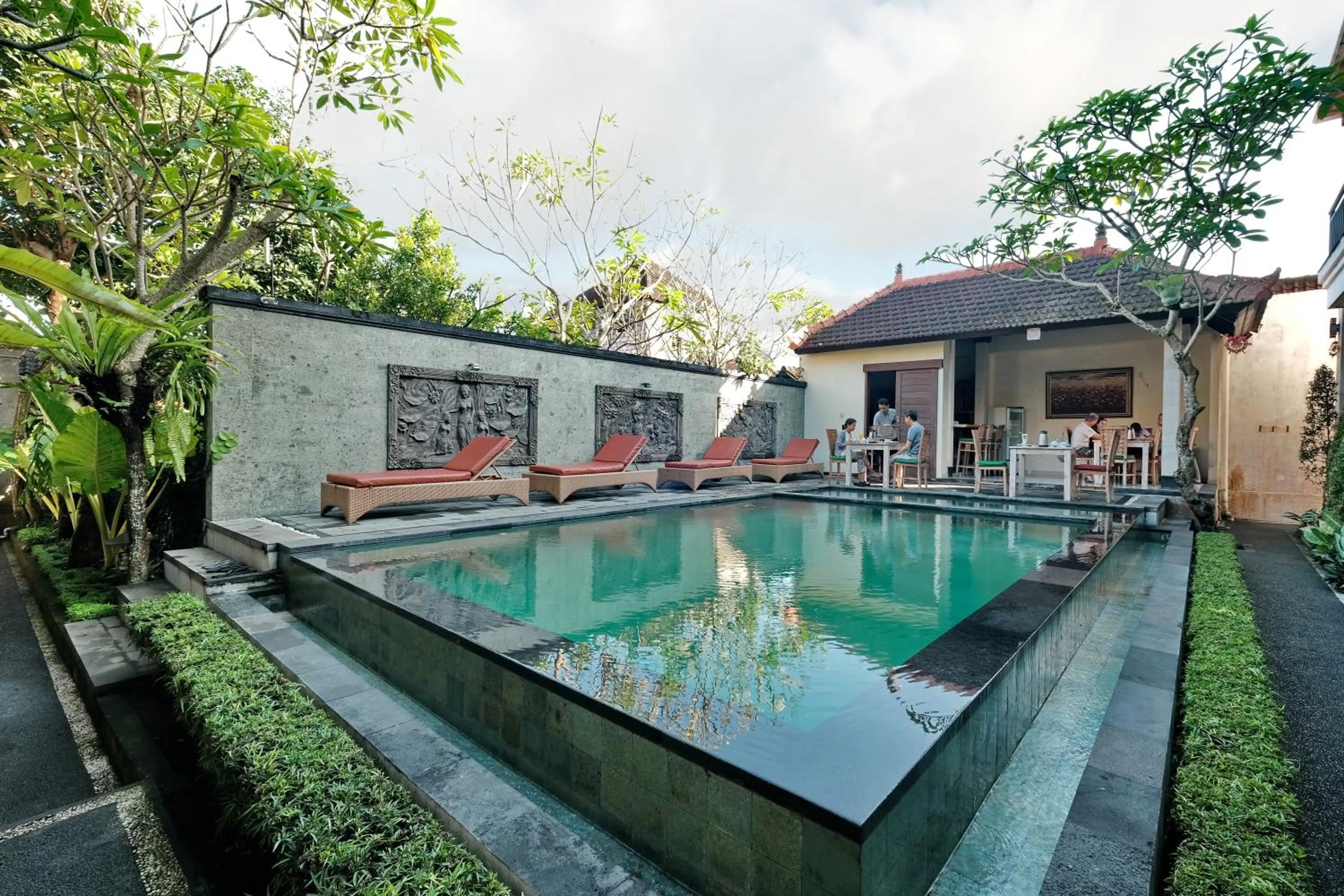 Swimming pool in Sumantra Guest House