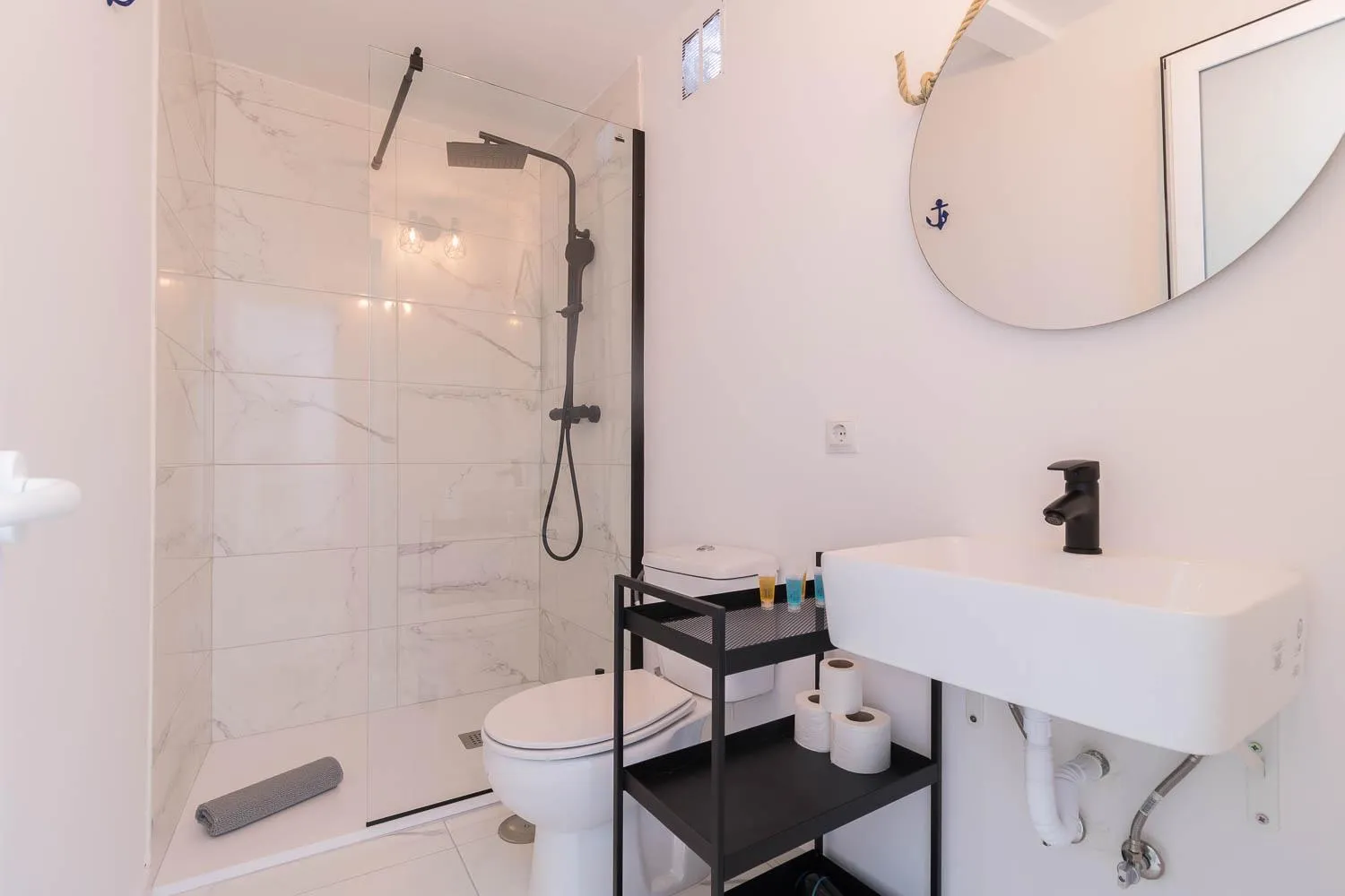 Shower in La Bussola