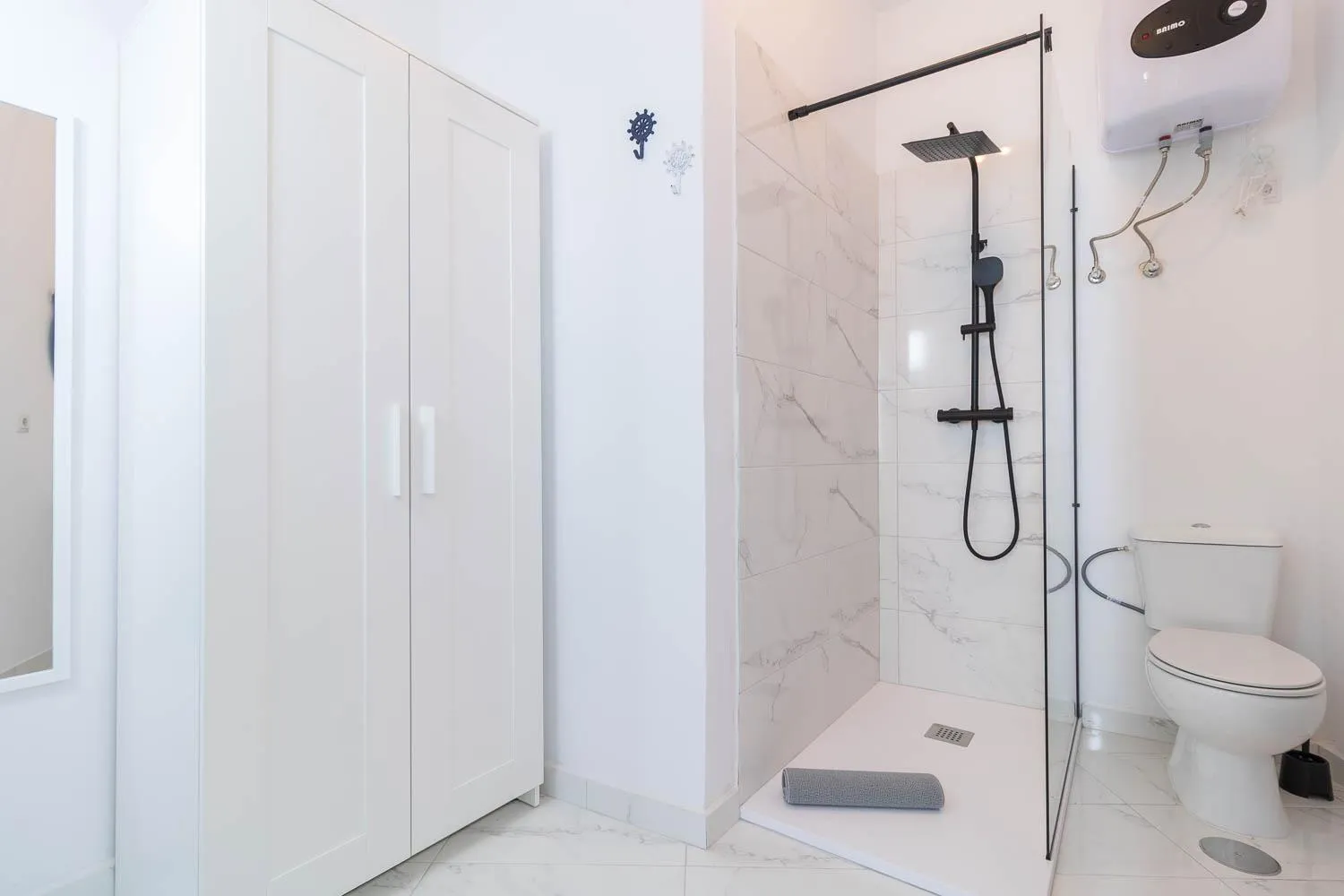 Shower in La Bussola