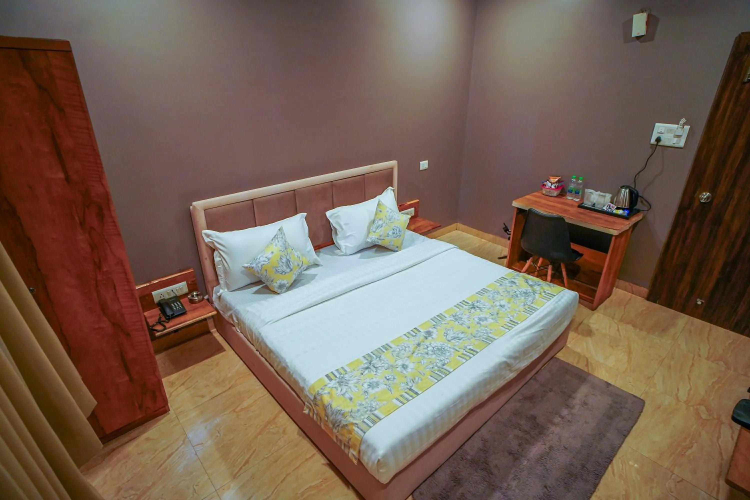 Bedroom in Hotel Shree Shell Inn