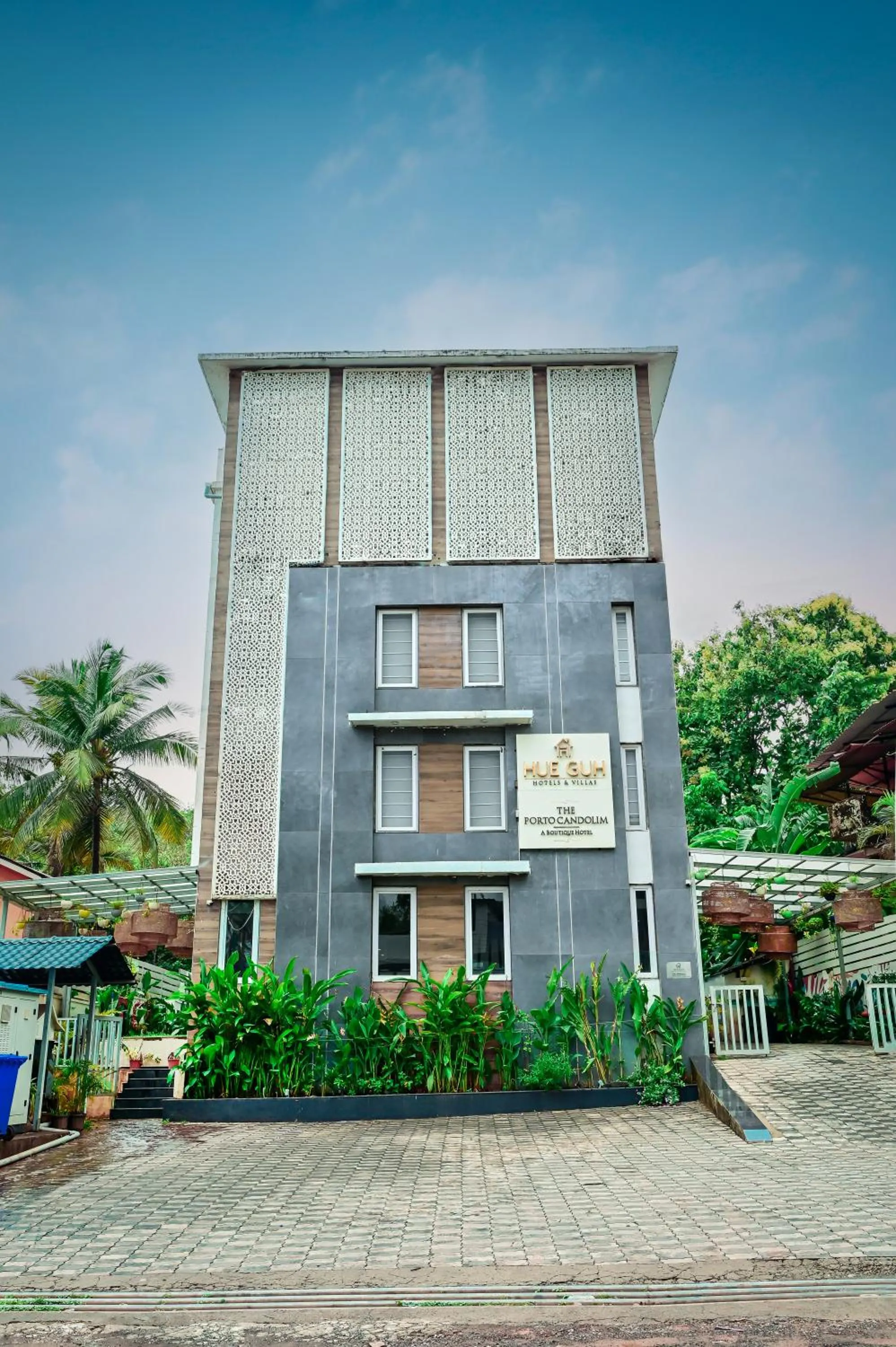 HUE GUH The Porto Candolim