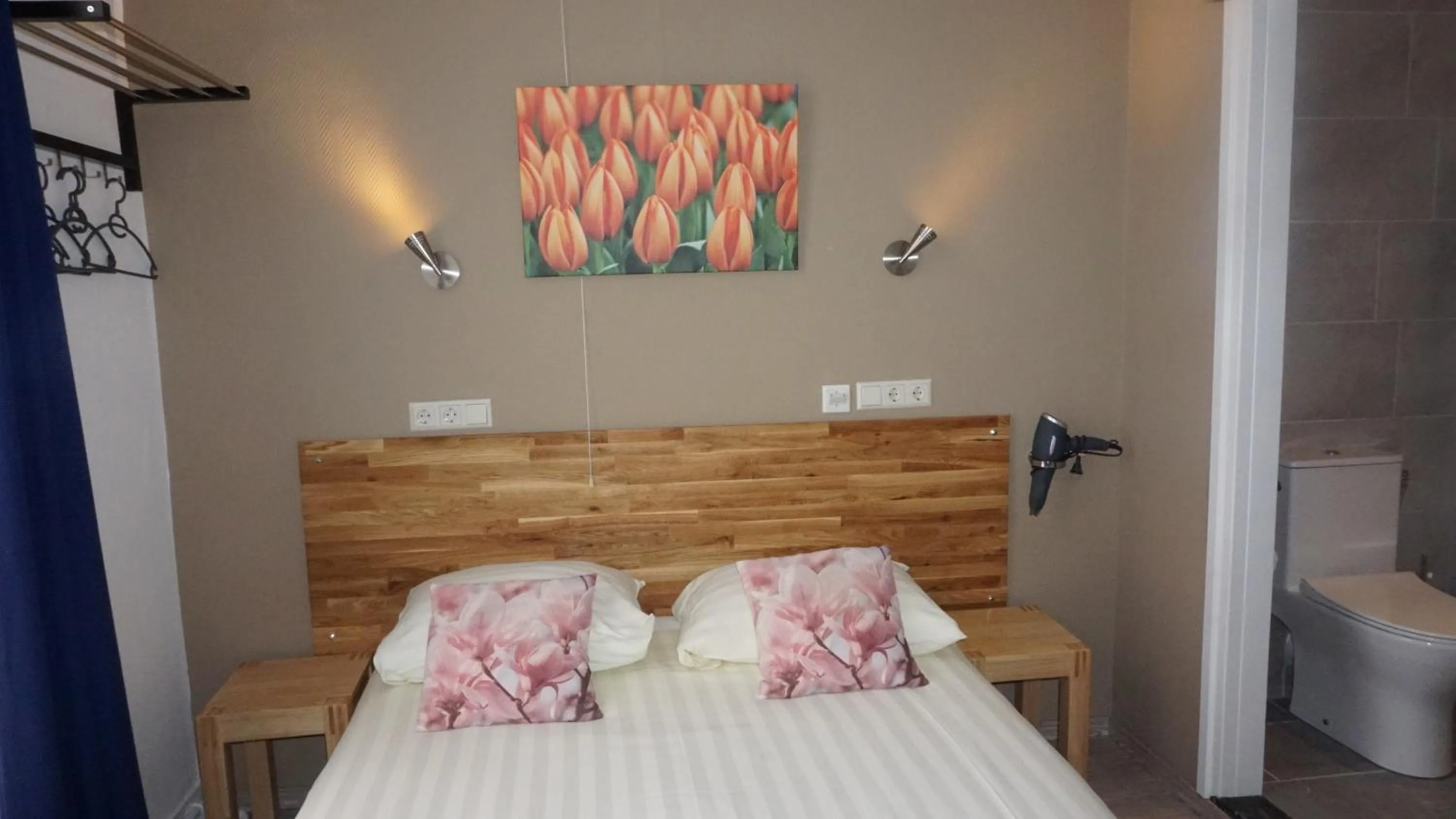 Bathroom, Bed in Hotel De Wilde Kriek