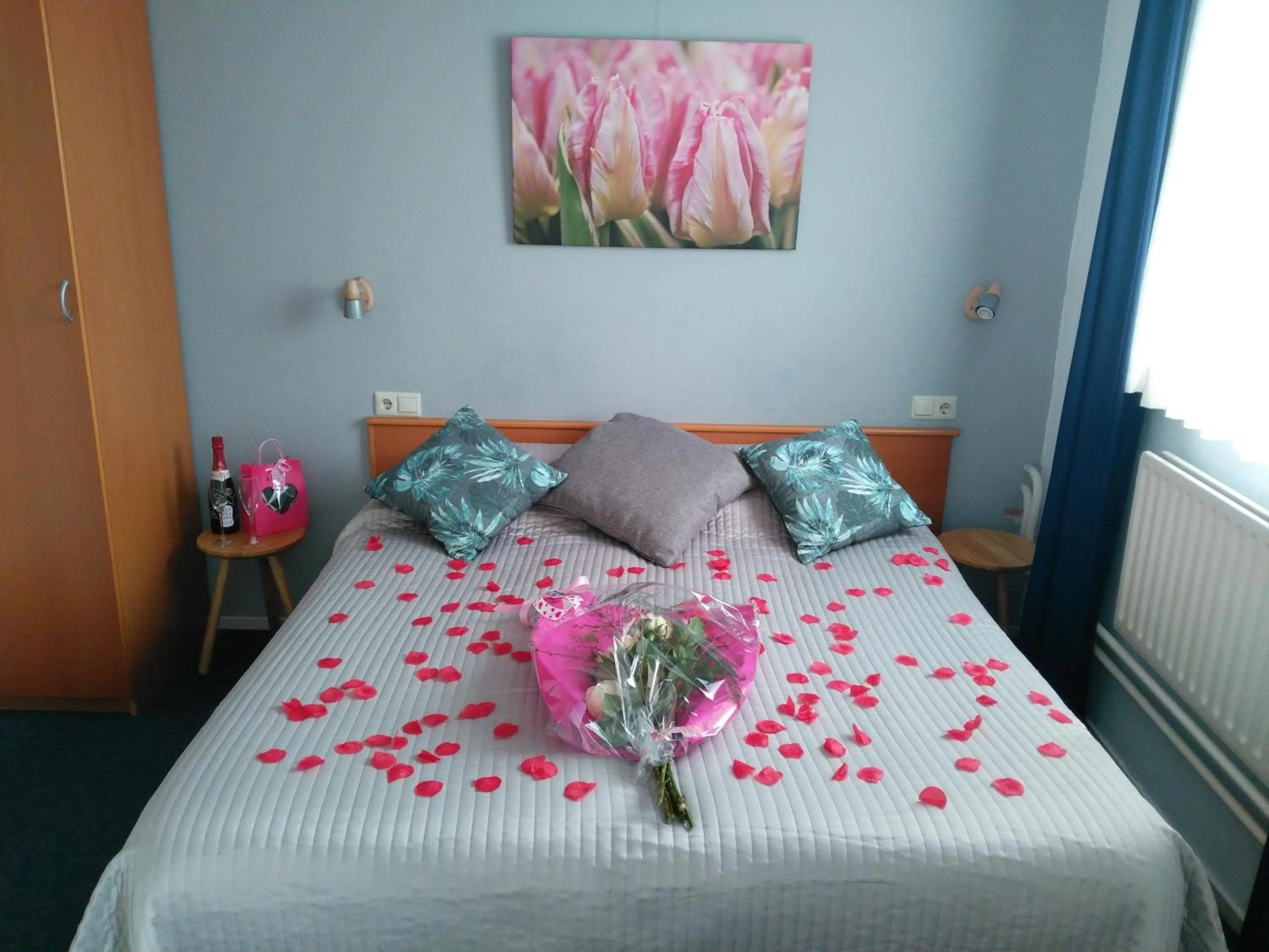 Shower, Bed in Hotel De Wilde Kriek