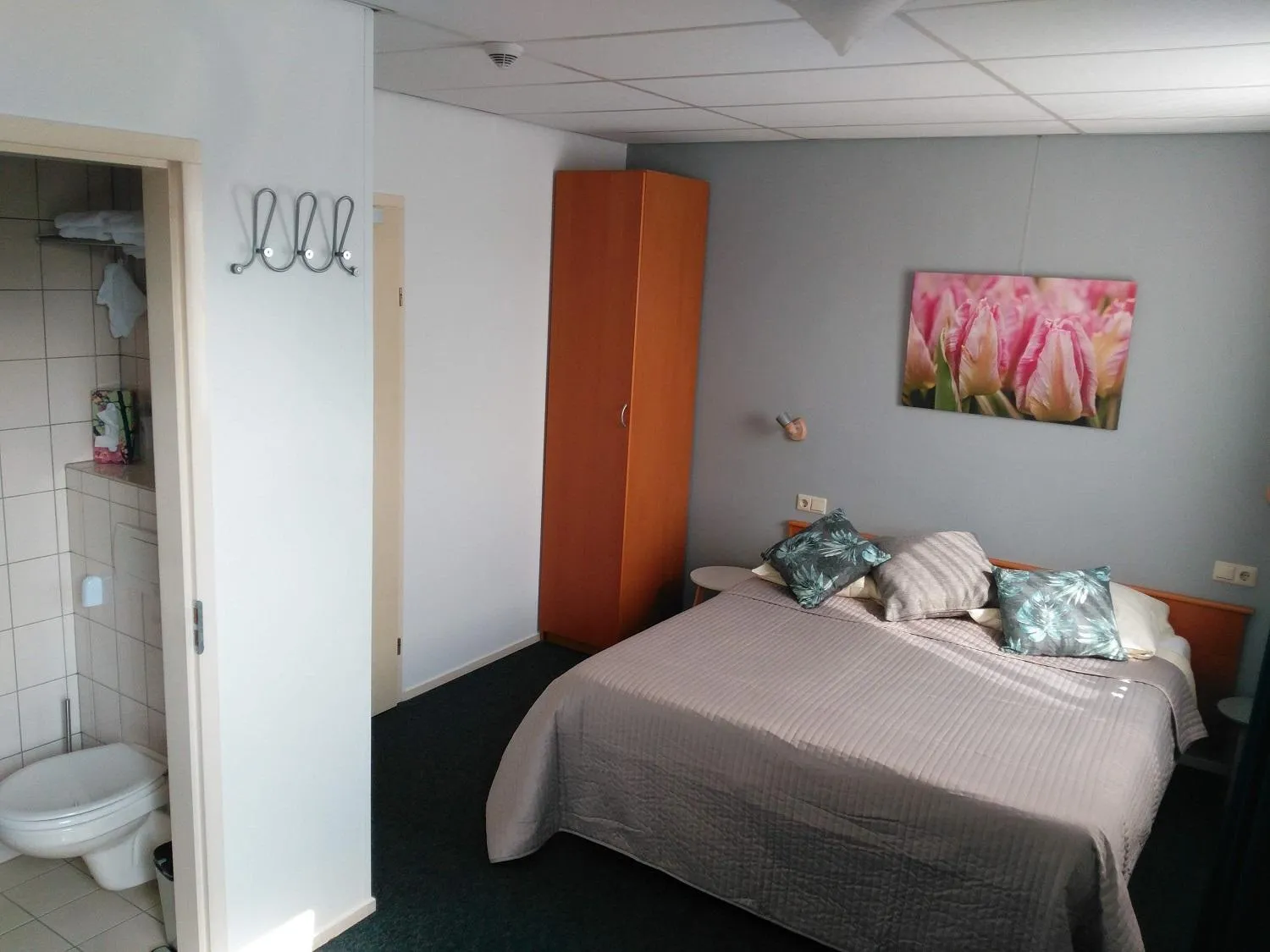 Shower, Bed in Hotel De Wilde Kriek