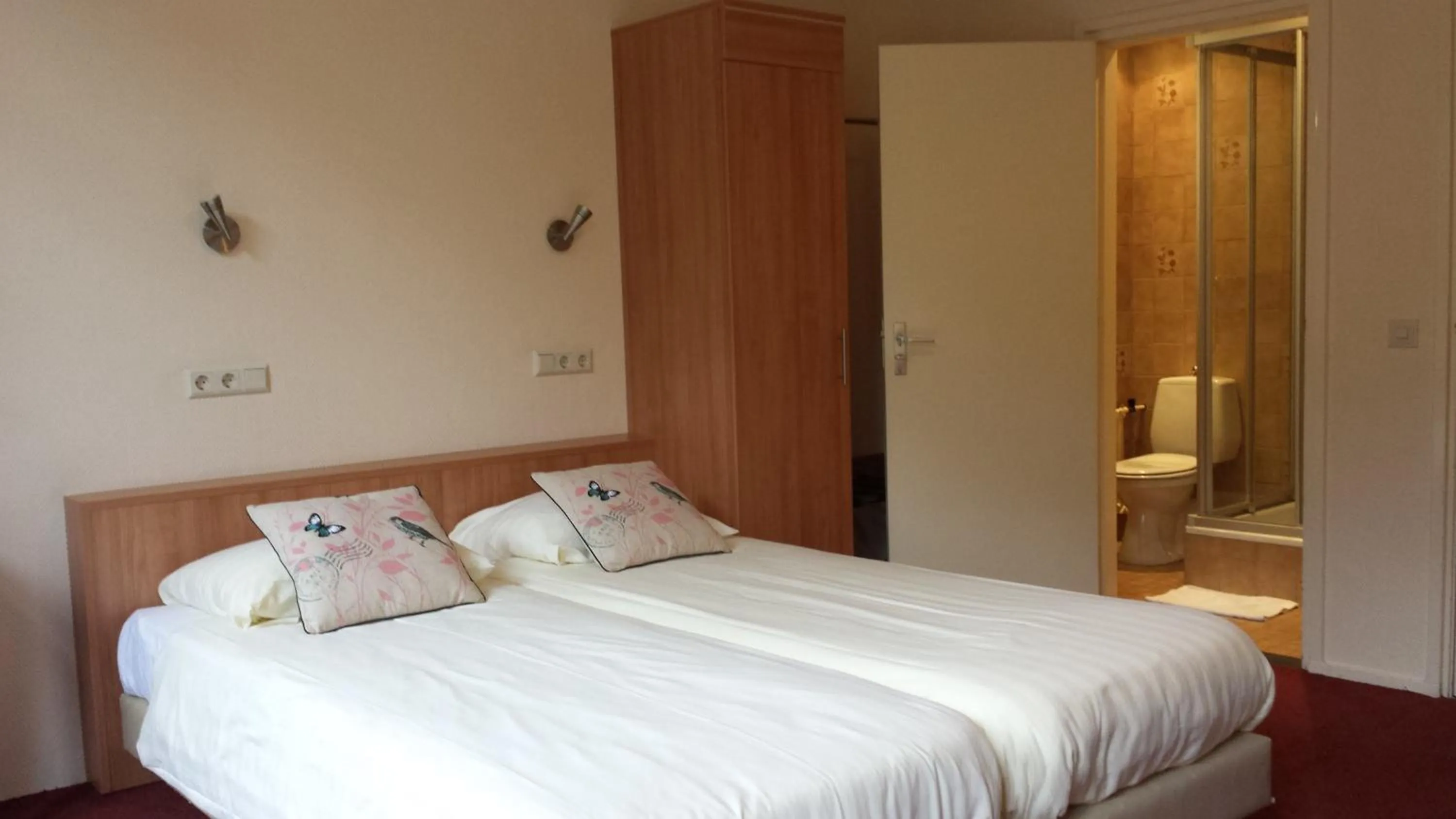 Bathroom, Bed in Hotel De Wilde Kriek