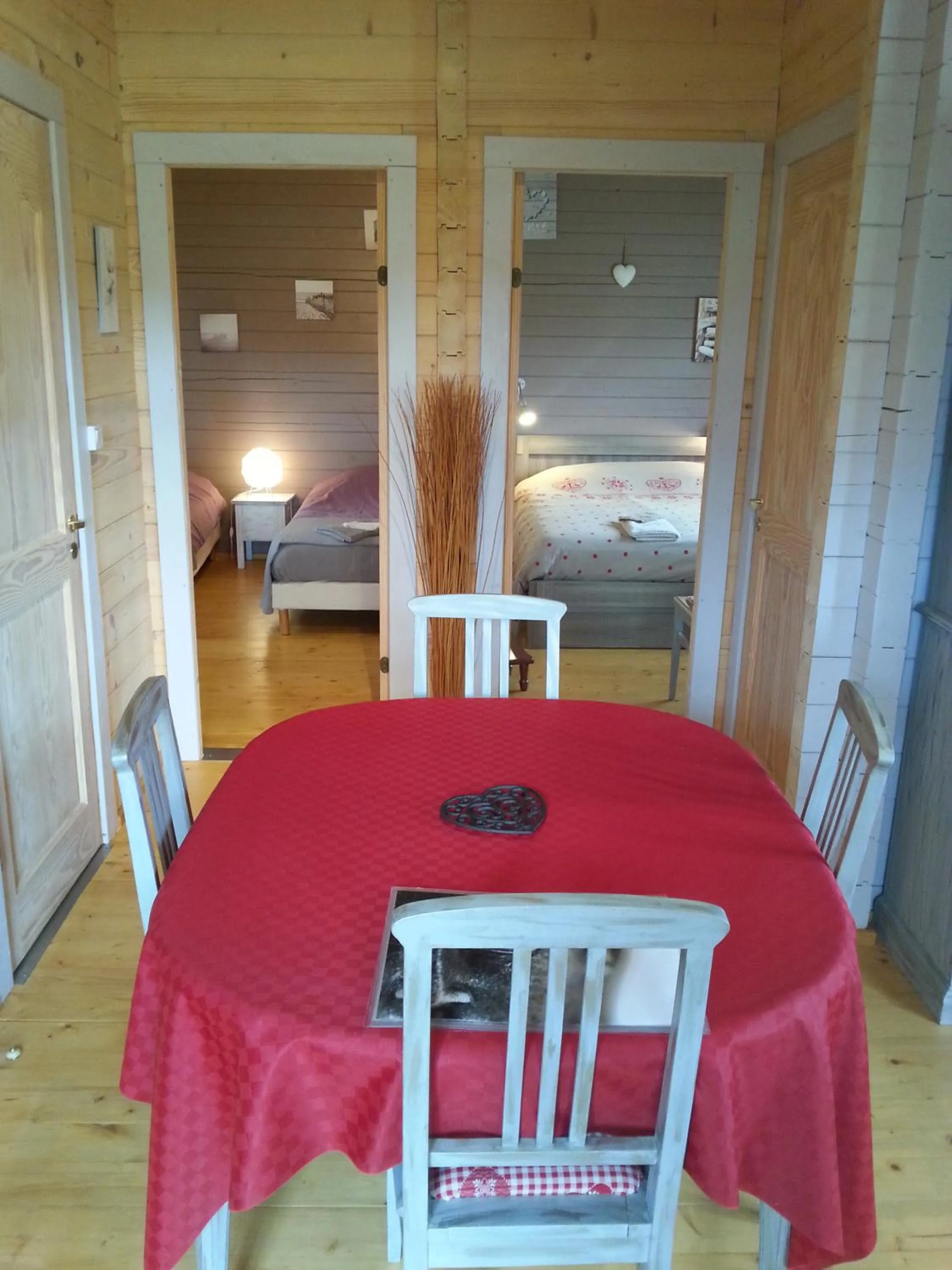 Dining area in Chalets du Bois de Vache