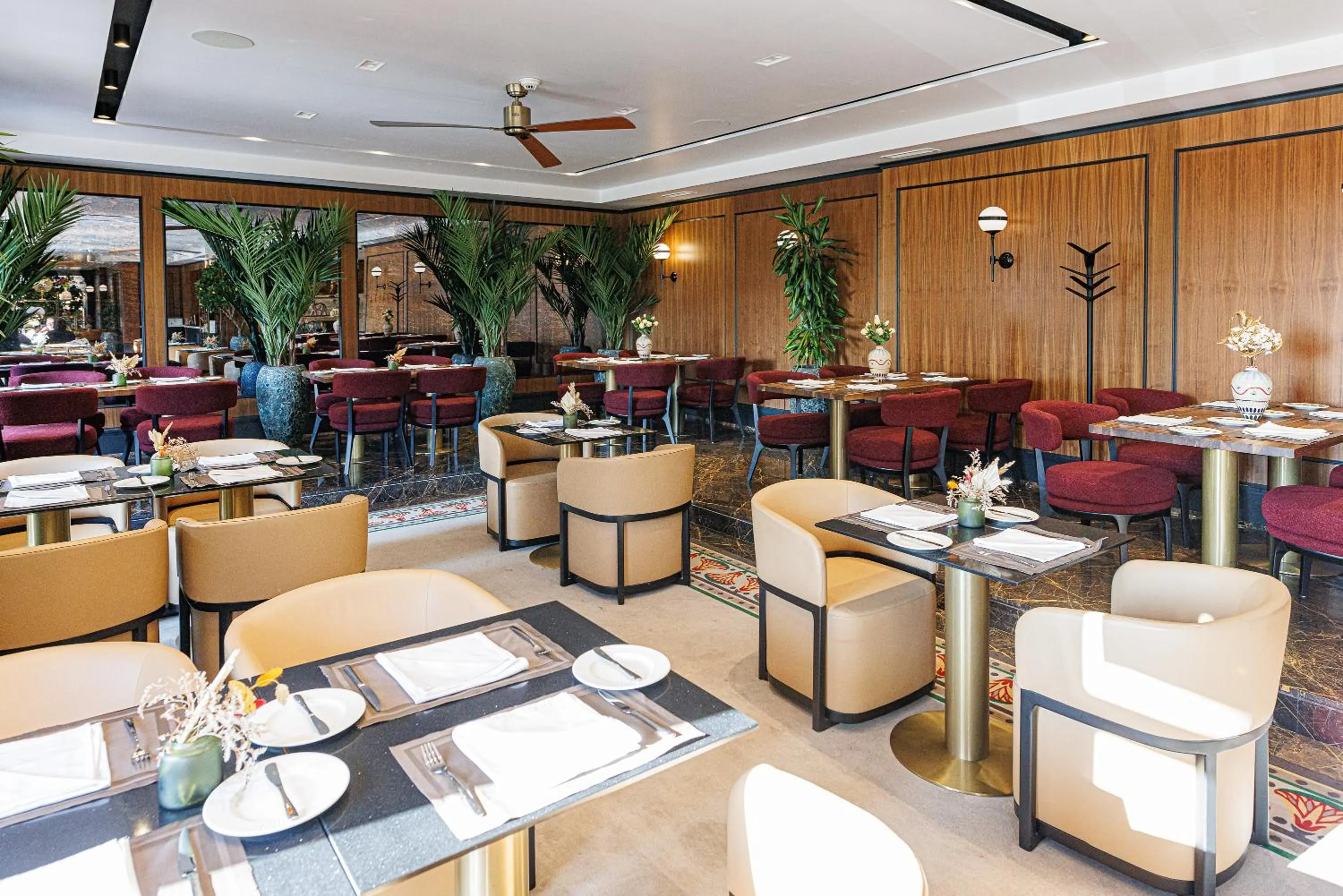 Restaurant/places to eat in Hotel Balkan