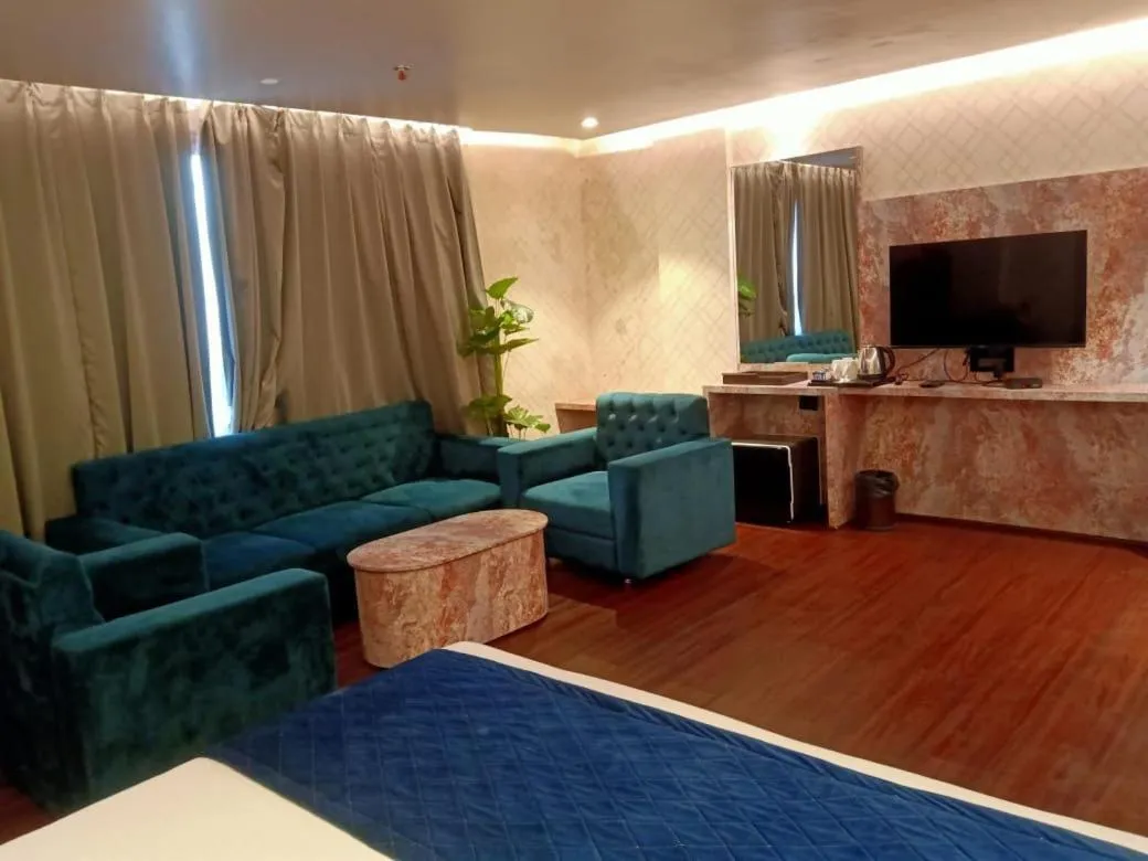 The Emerald Hotel & Siya Milan Banquets