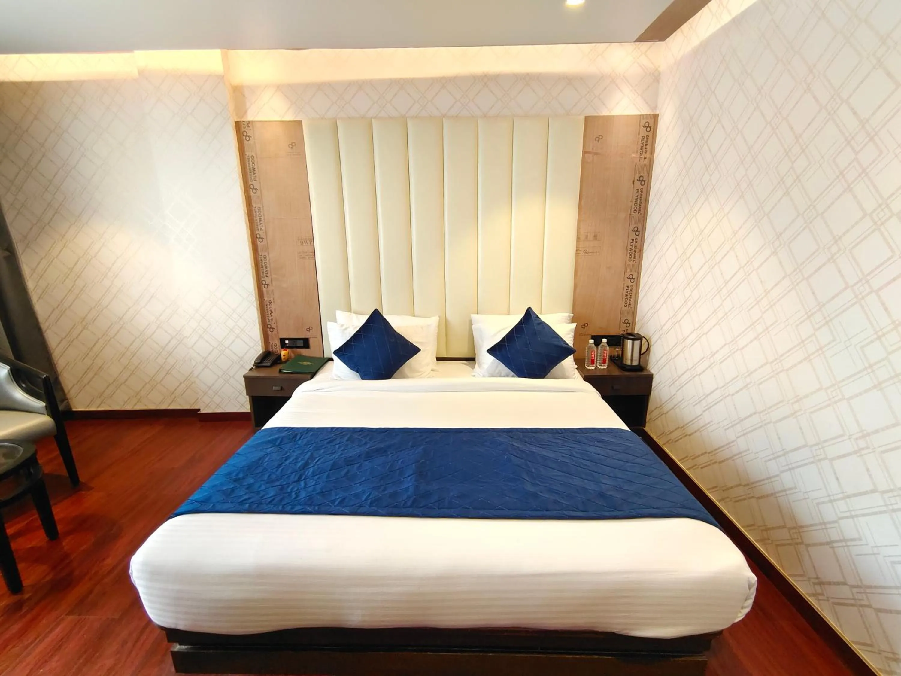 The Emerald Hotel & Siya Milan Banquets