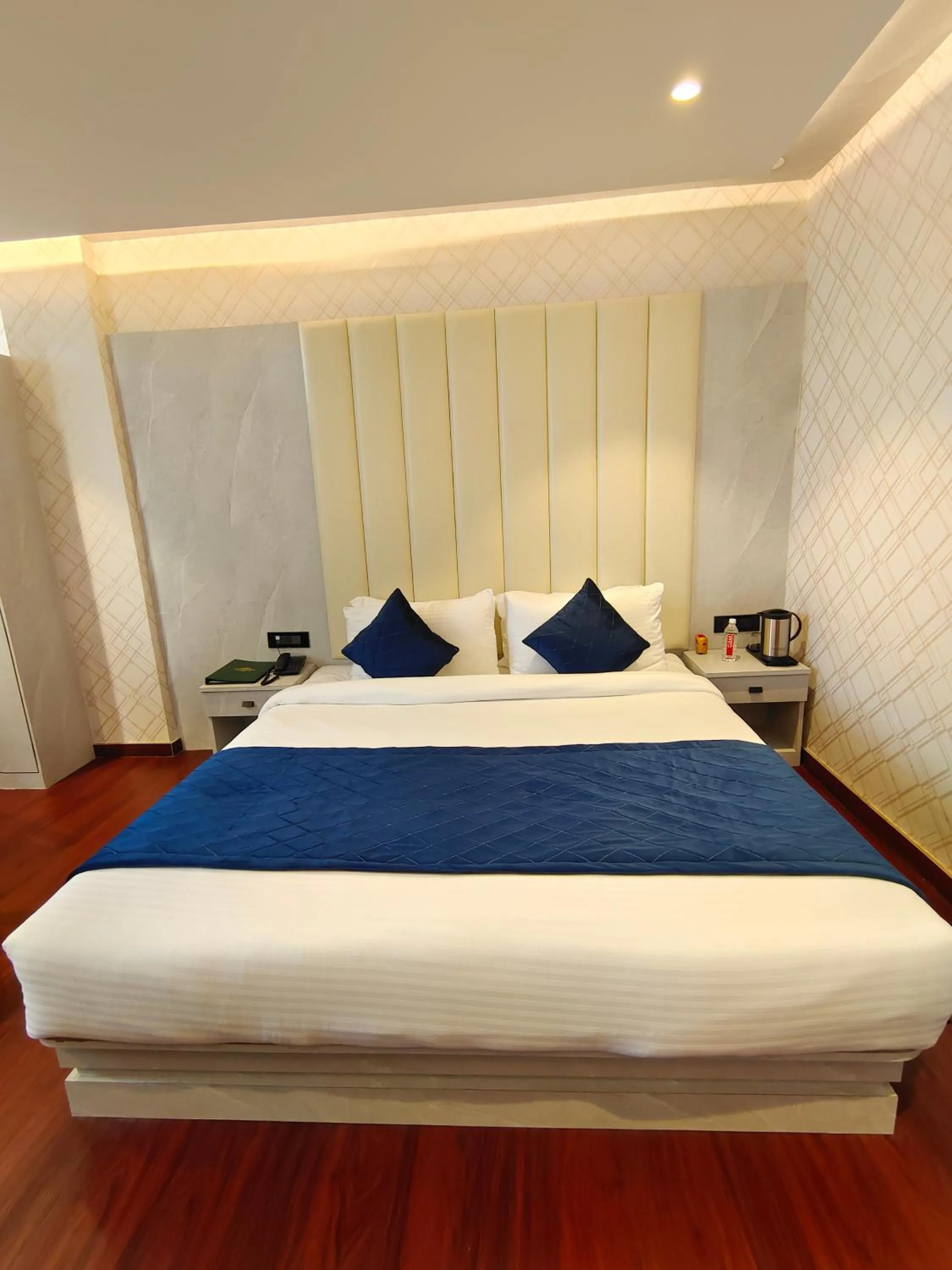 The Emerald Hotel & Siya Milan Banquets