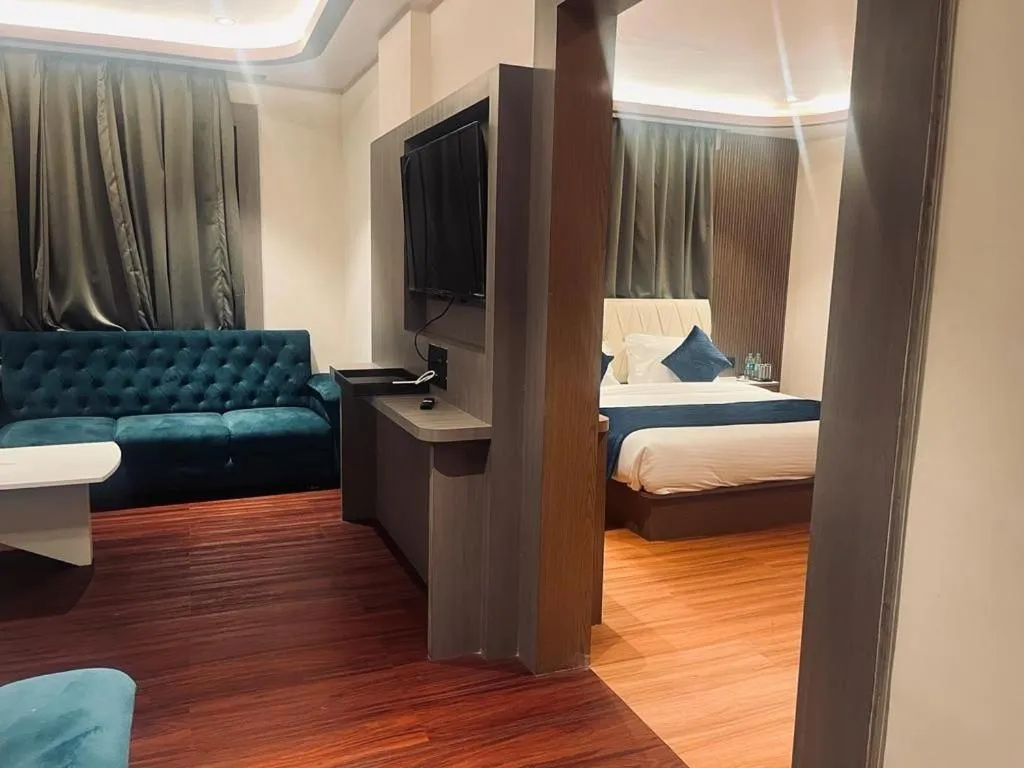 The Emerald Hotel & Siya Milan Banquets