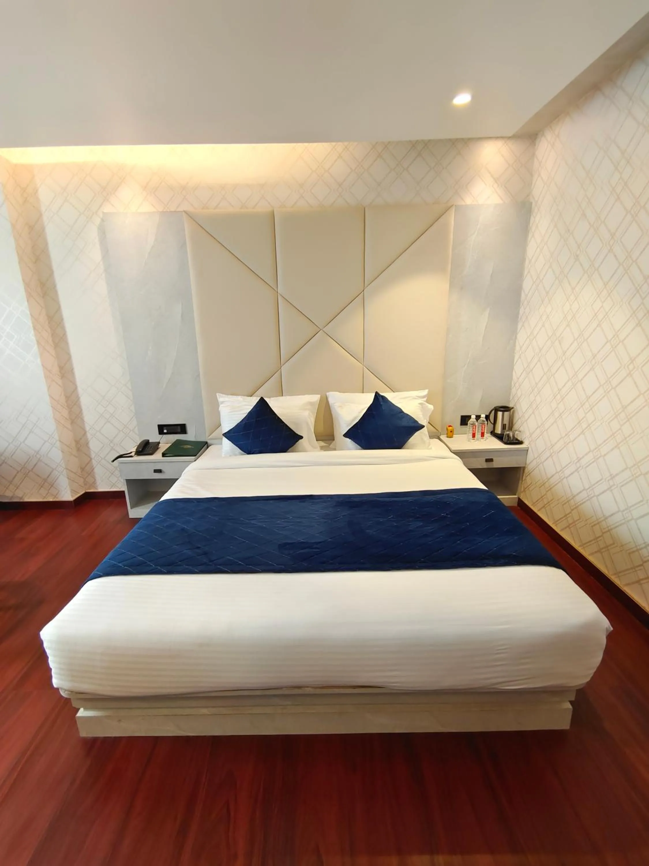 The Emerald Hotel & Siya Milan Banquets