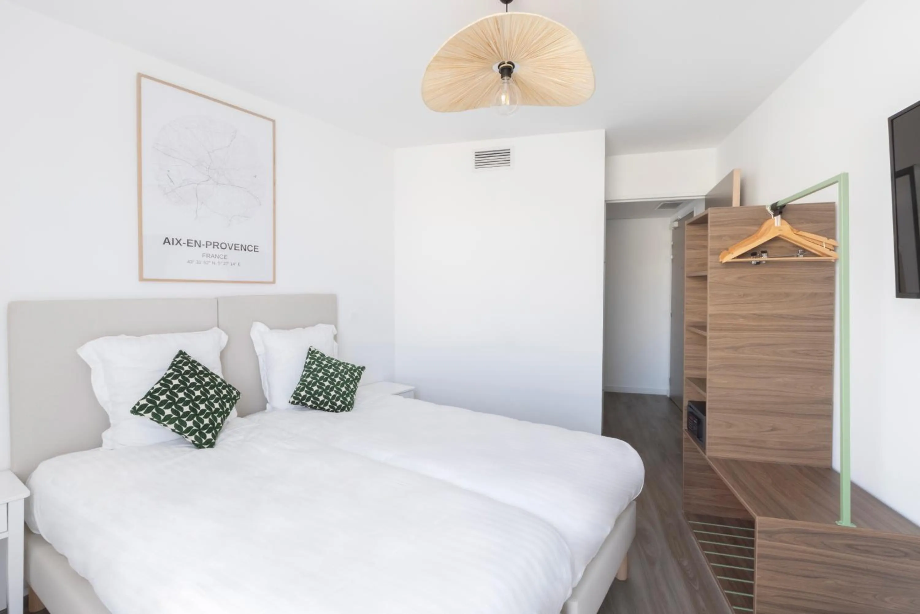 Bed in The Originals Résidence Aix Schuman