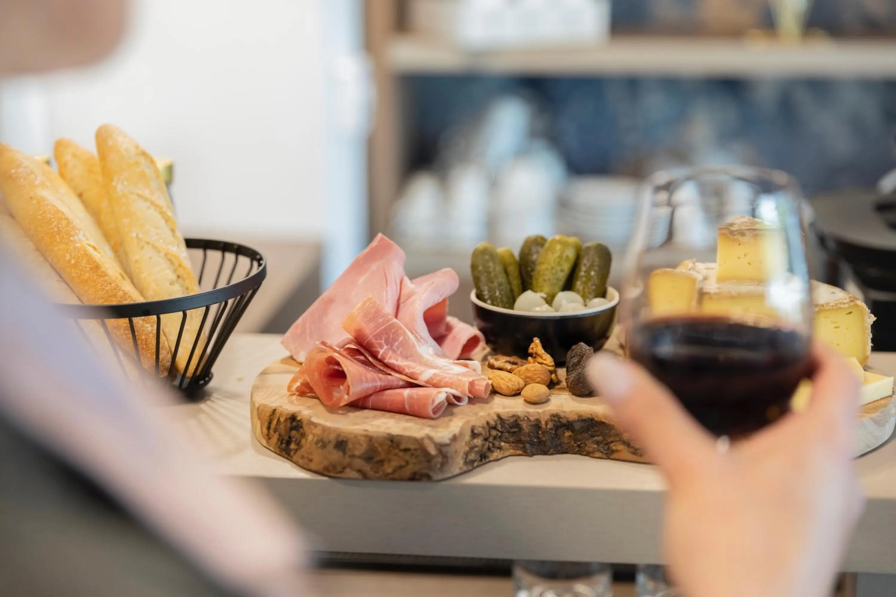 Food and drinks in The Originals Résidence Aix Schuman