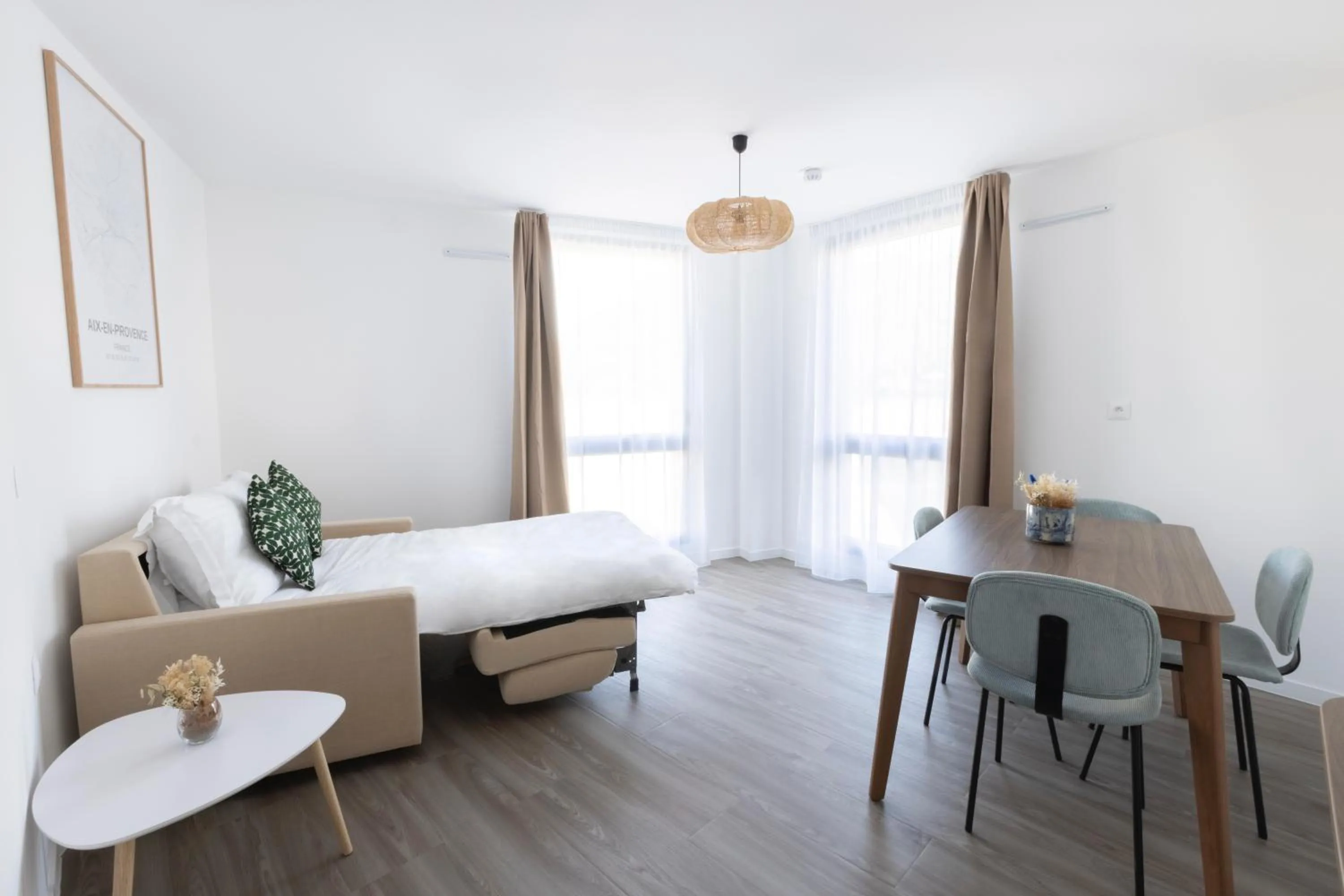 Living room, Bed in The Originals Résidence Aix Schuman