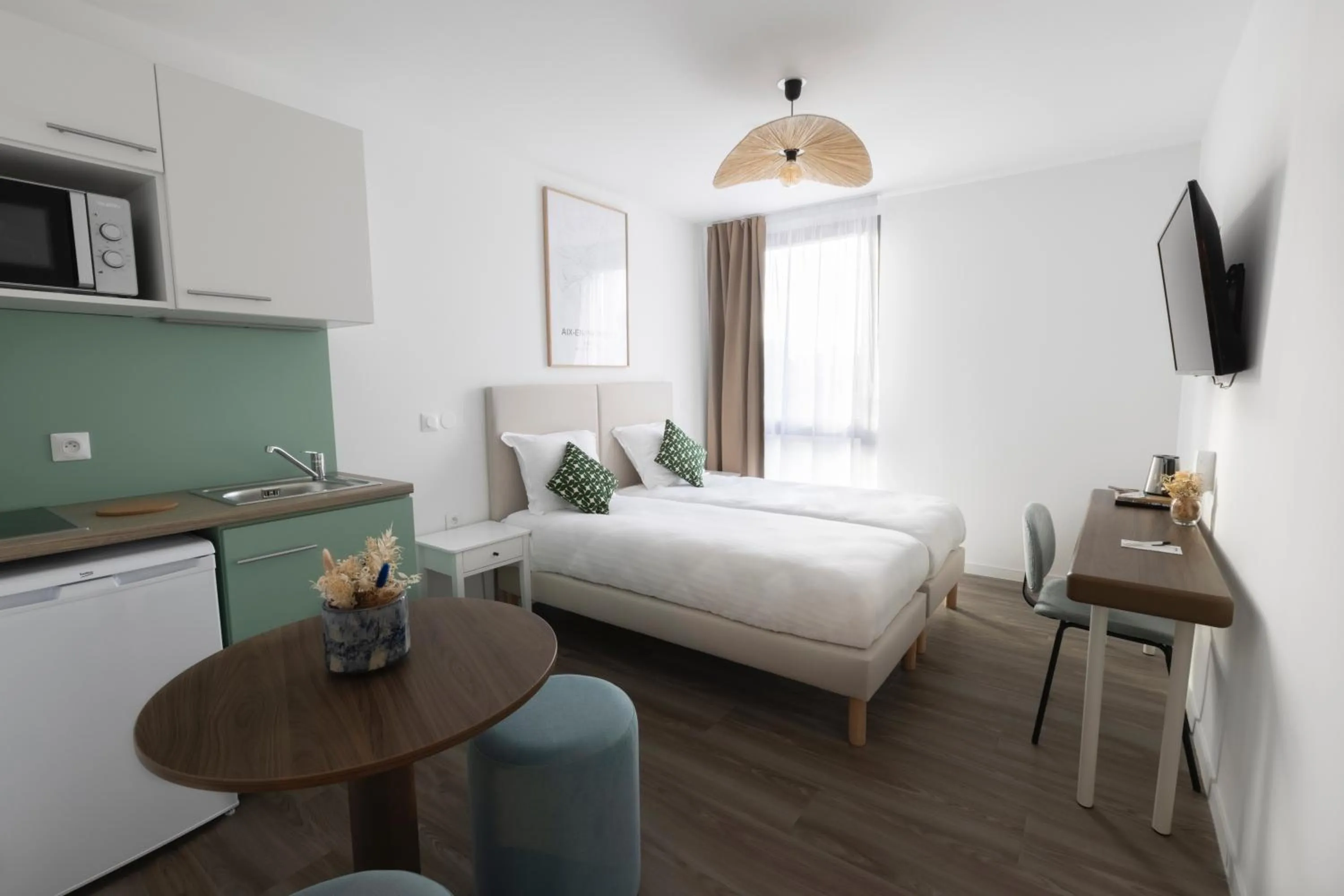 Bed in The Originals Résidence Aix Schuman