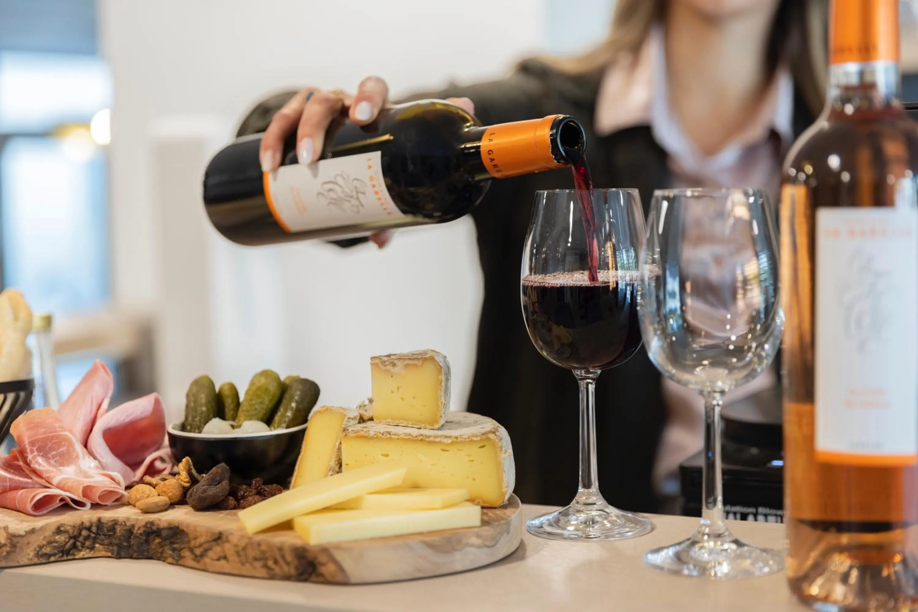 Food and drinks in The Originals Résidence Aix Schuman