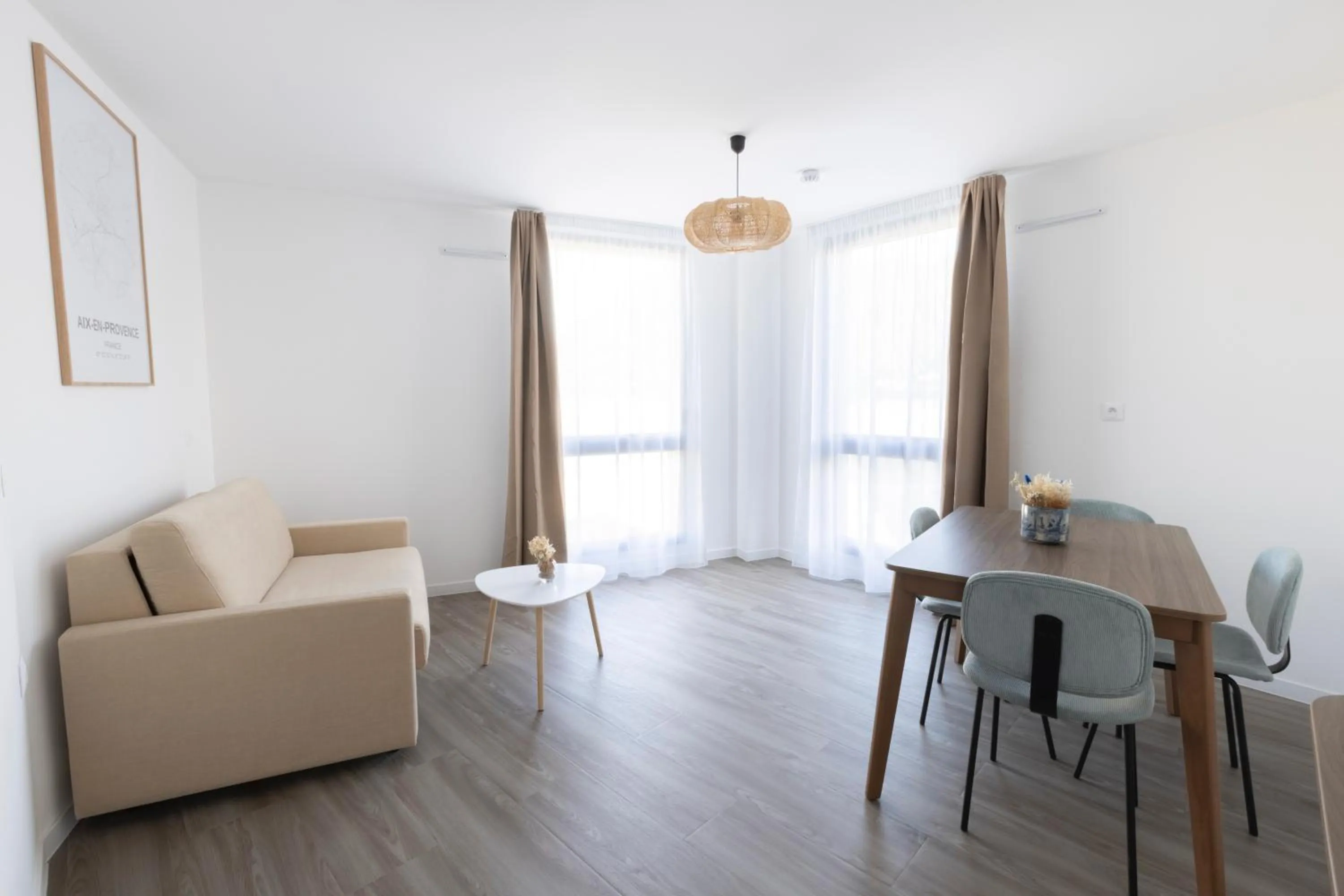 Living room in The Originals Résidence Aix Schuman